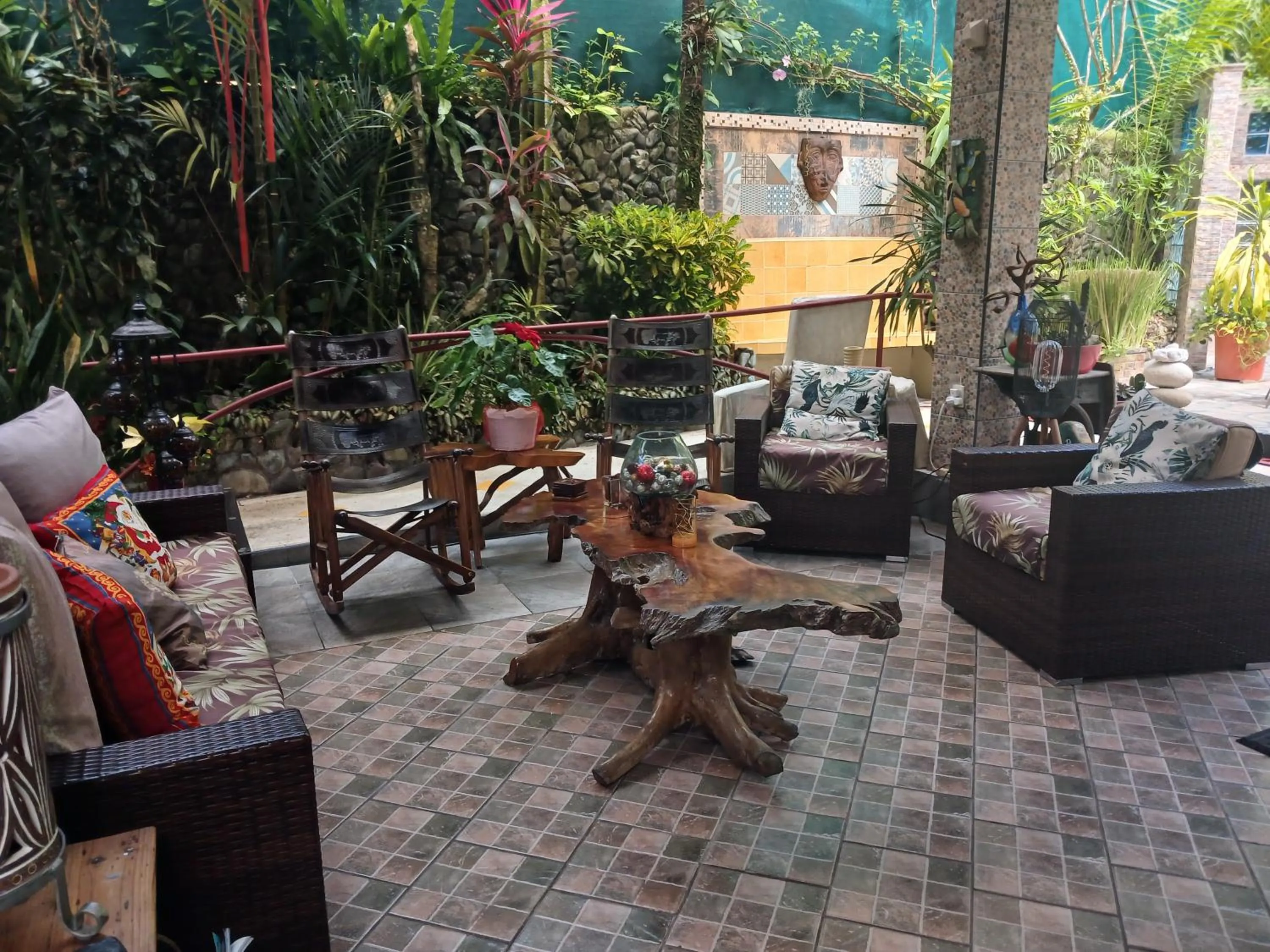 Lounge or bar in Coyaba Tropical Elegant Adult Guesthouse