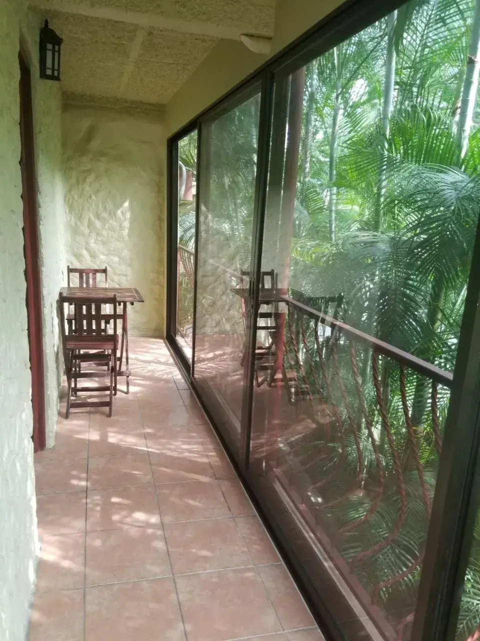 Quadruple Room in Coyaba Tropical Elegant Adult Guesthouse Quadruple Room in Coyaba Tropical Elegant Adult Guesthouse