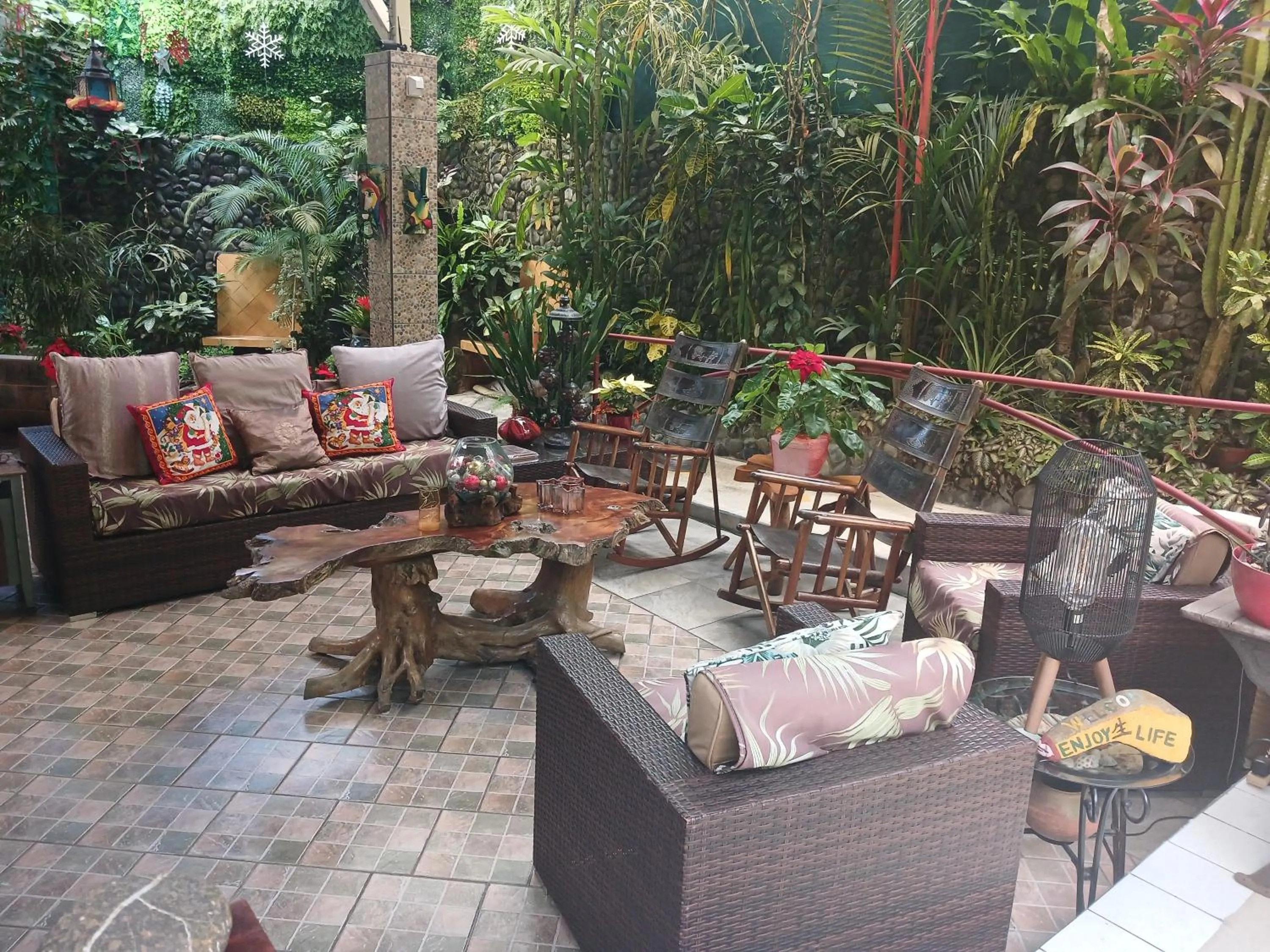 Lounge or bar in Coyaba Tropical Elegant Adult Guesthouse