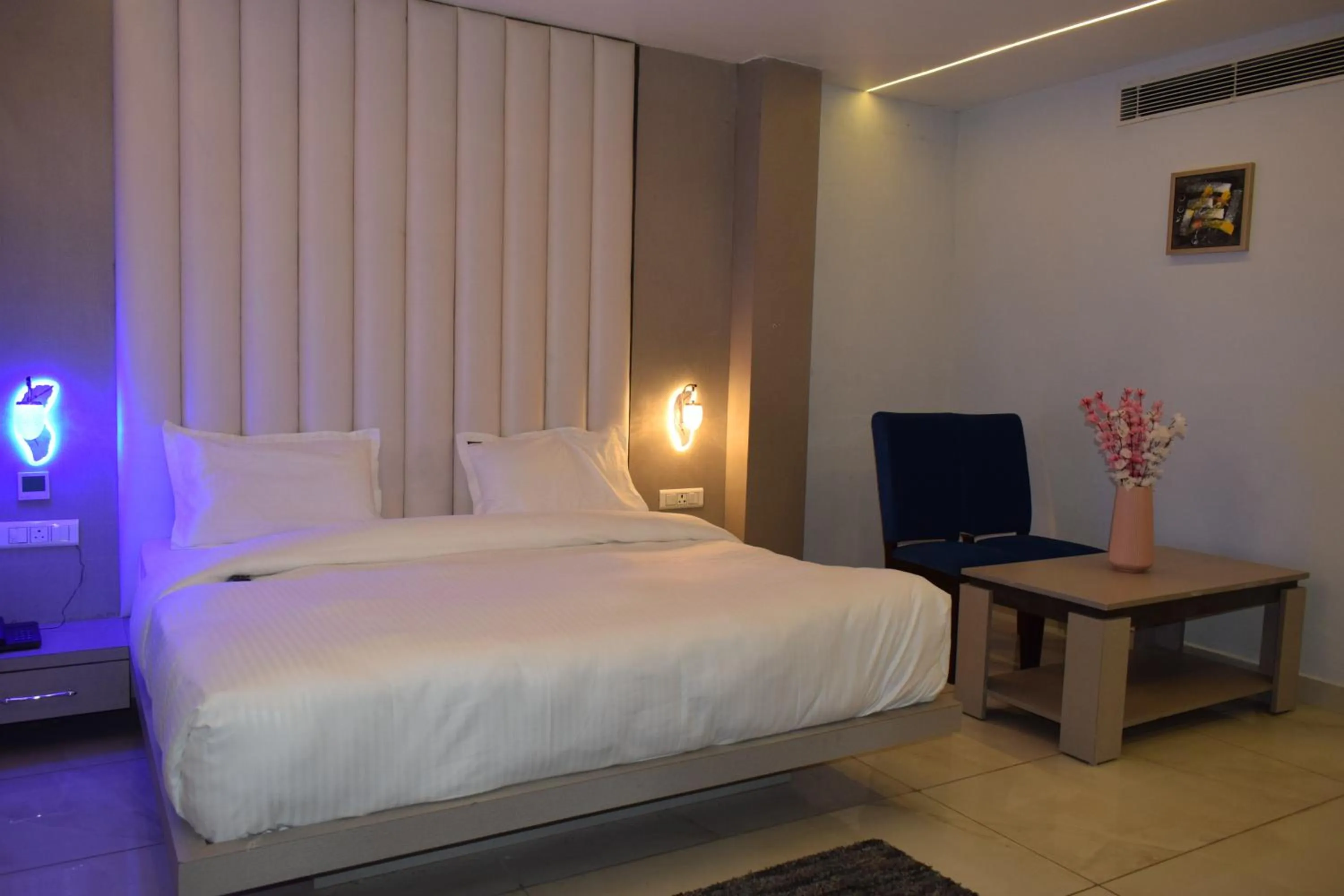 Bedroom, Bed in Country Ambience Hotel By Jags City Mall