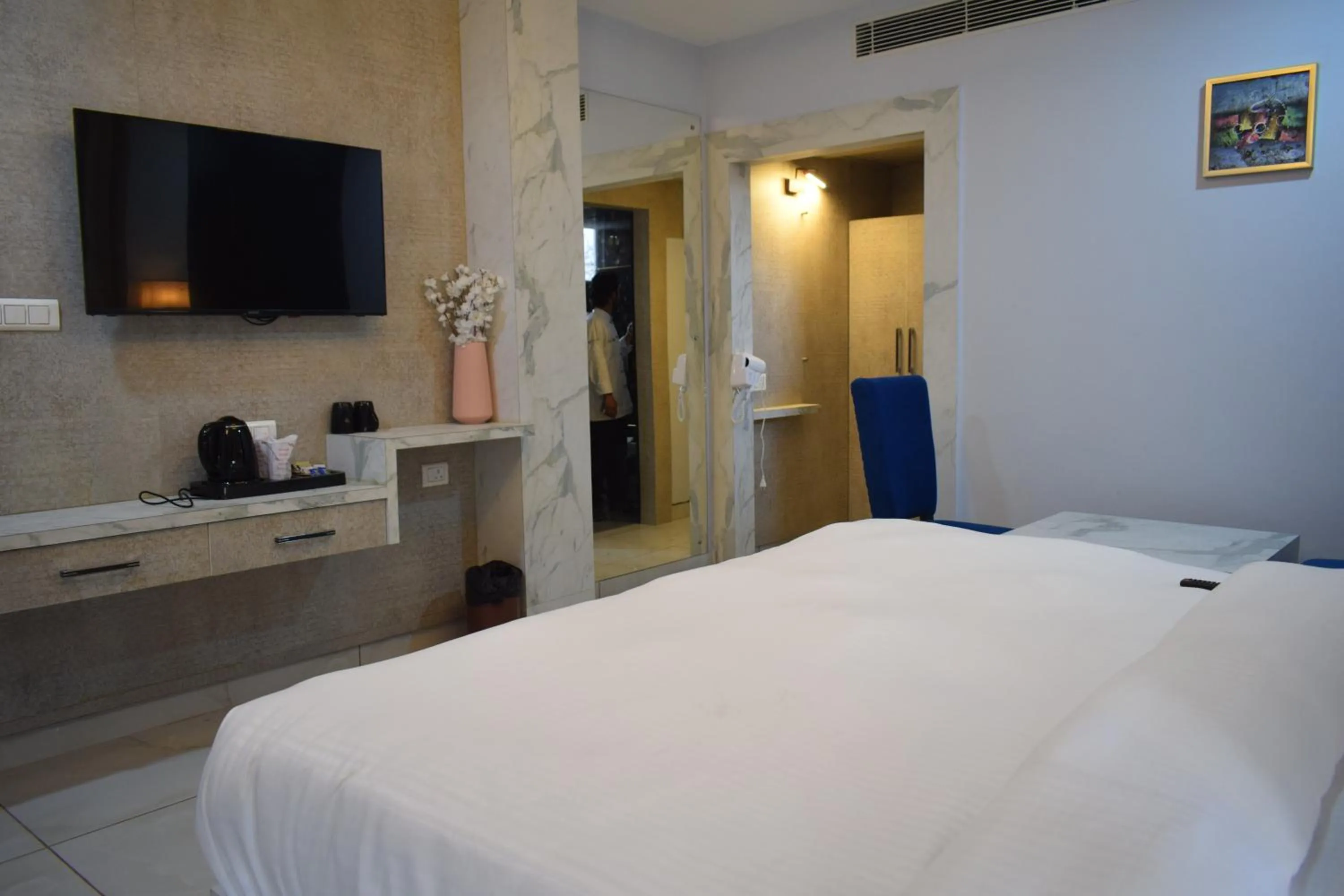 TV and multimedia, Bed in Country Ambience Hotel By Jags City Mall