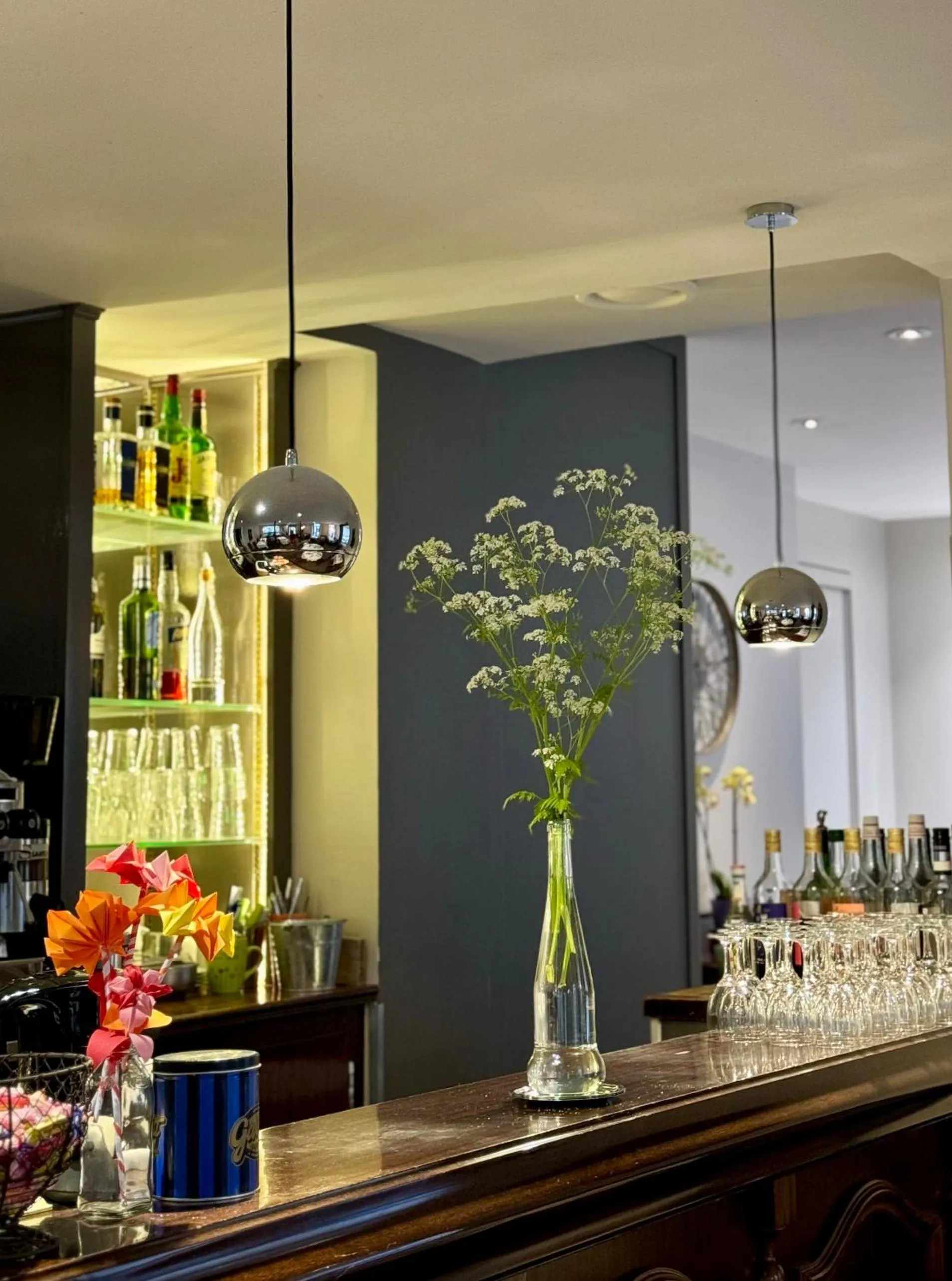 Lounge or bar in Hotel Paris Vesinet -ex Auberge des 3 Marches