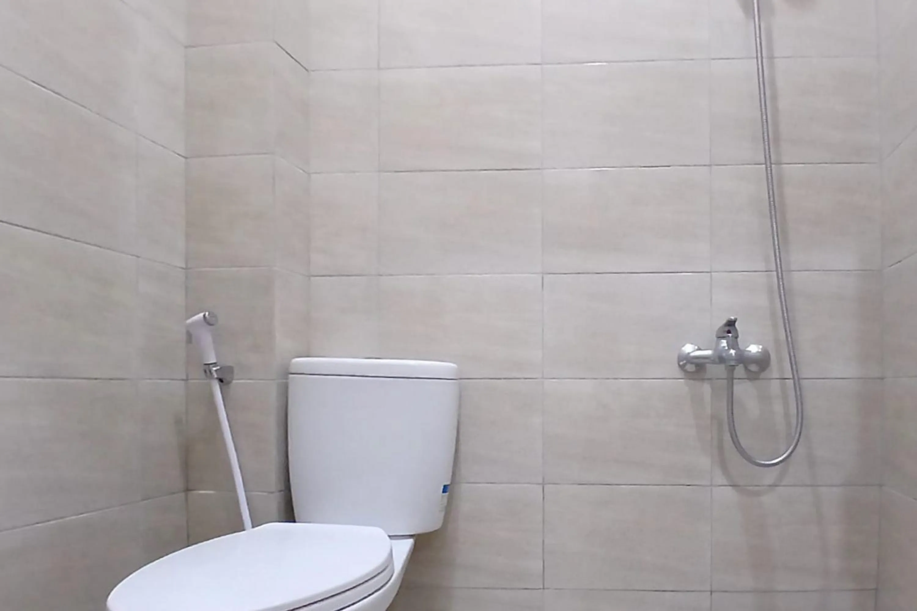 Bathroom in Priyanka Guesthouse Syariah Maguwo Mitra RedDoorz