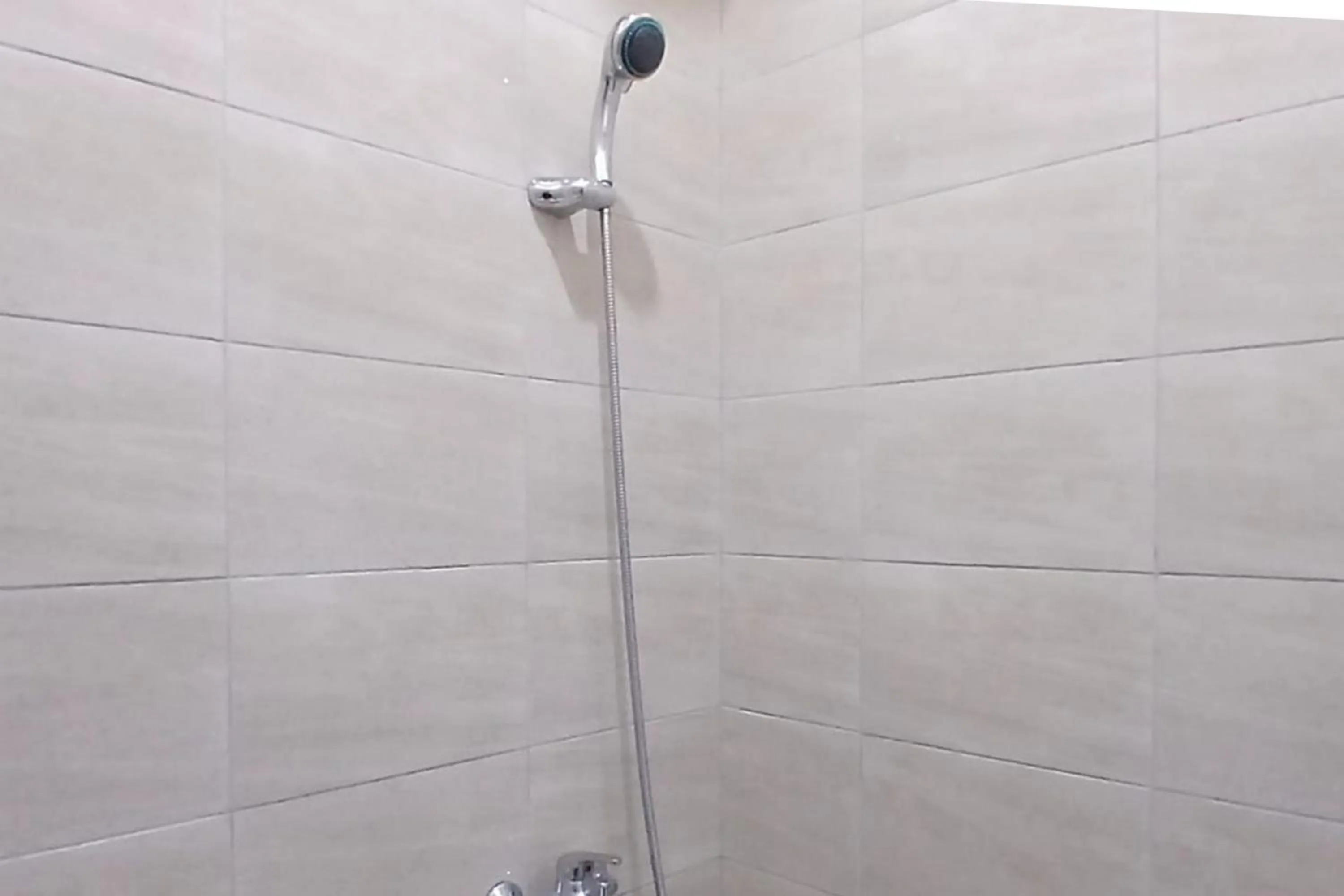 Bathroom in Priyanka Guesthouse Syariah Maguwo Mitra RedDoorz