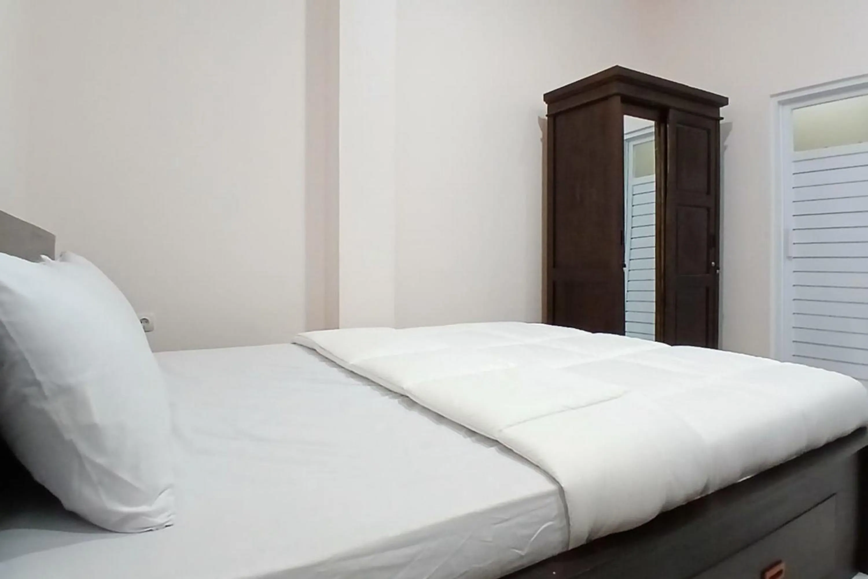 Bedroom, Bed in Priyanka Guesthouse Syariah Maguwo Mitra RedDoorz