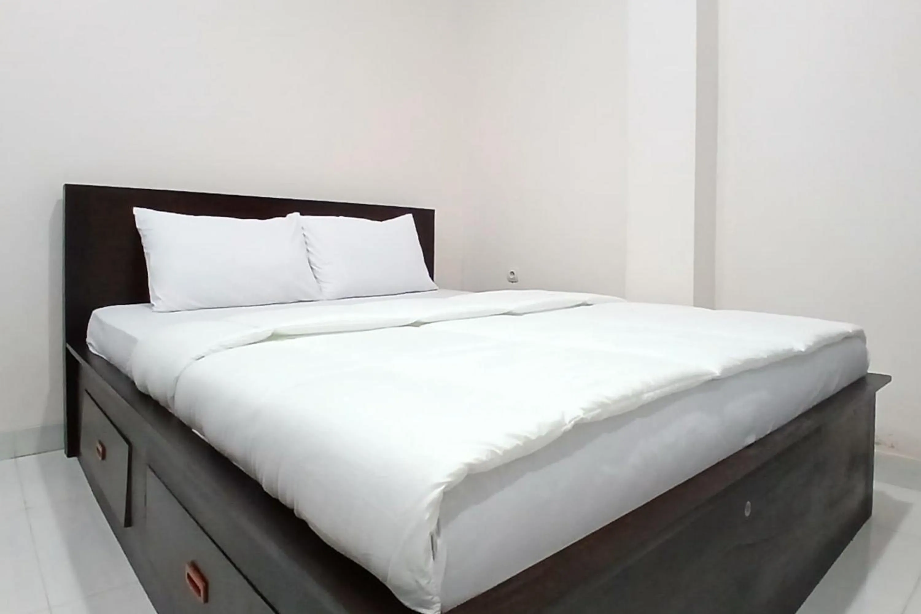 Bedroom, Bed in Priyanka Guesthouse Syariah Maguwo Mitra RedDoorz