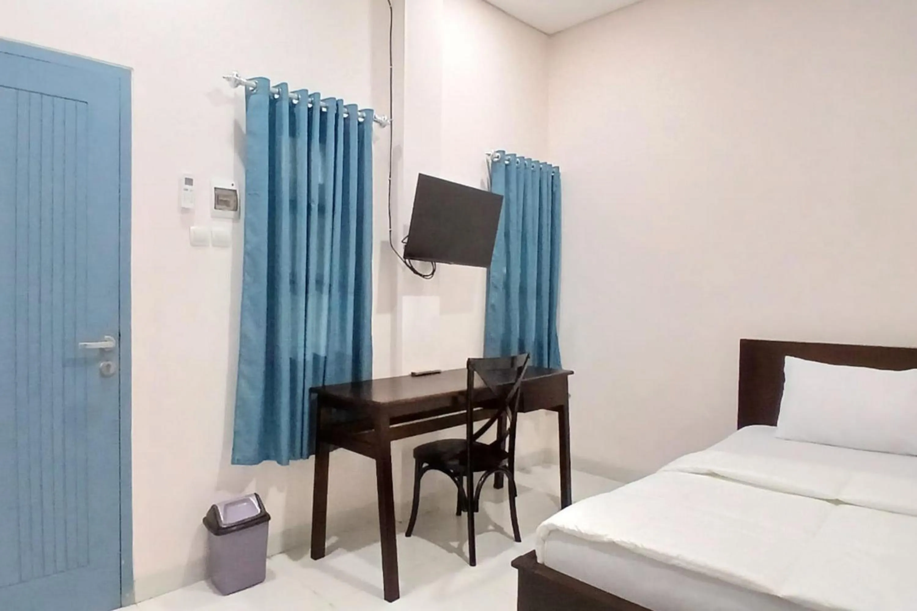Bedroom, Bed in Priyanka Guesthouse Syariah Maguwo Mitra RedDoorz
