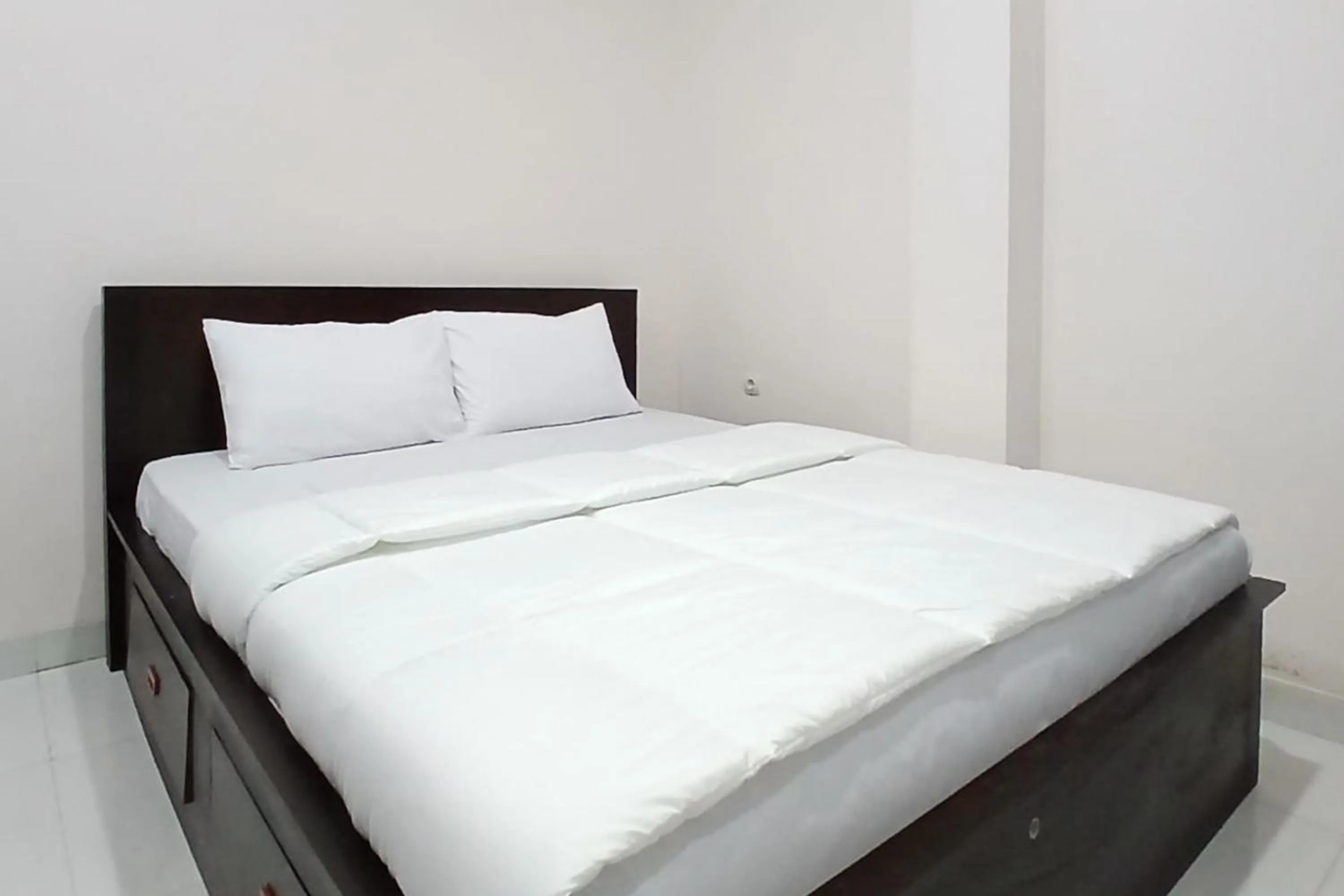 Bedroom, Bed in Priyanka Guesthouse Syariah Maguwo Mitra RedDoorz