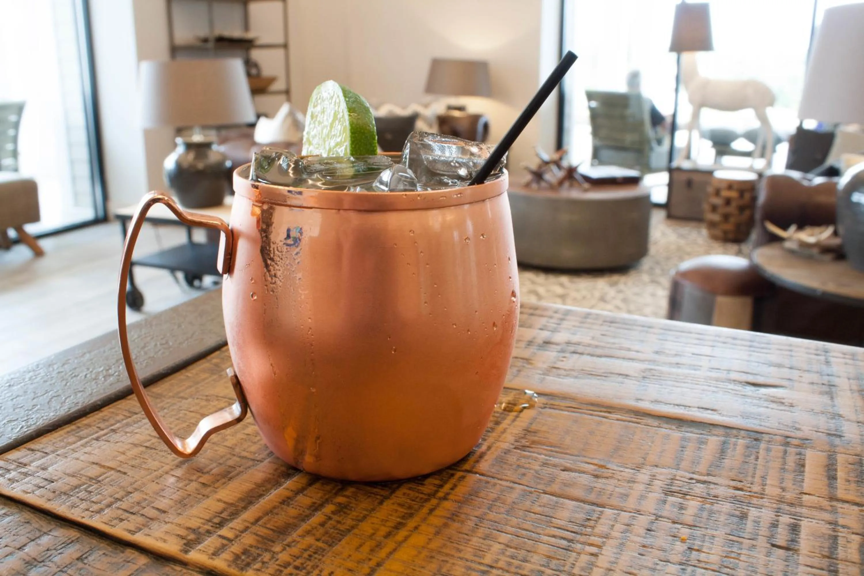 Alcoholic drinks in Hotel Renovo Des Moines Urbandale,Tapestry Collection Hilton