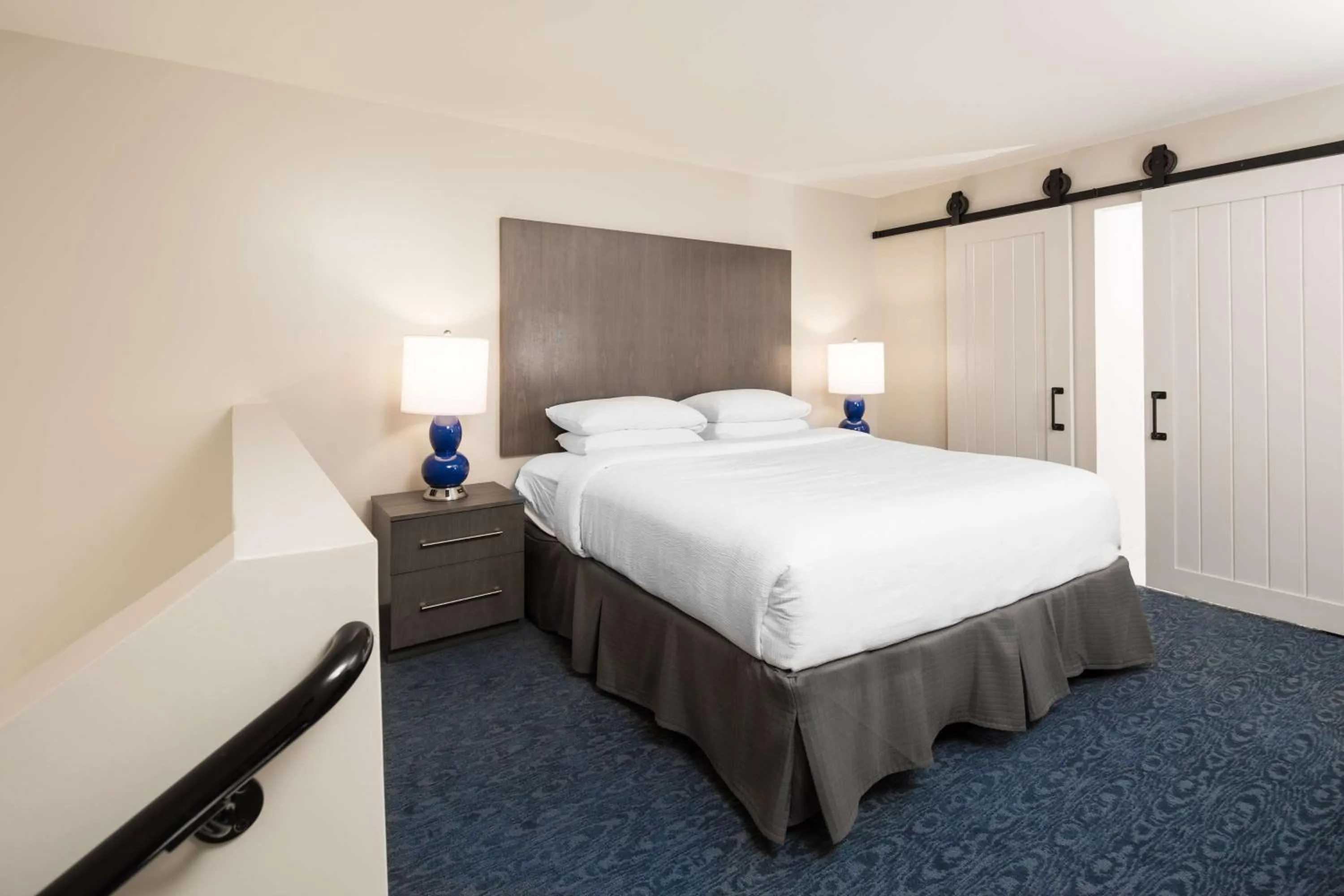 Bed in Hotel Renovo Des Moines Urbandale,Tapestry Collection Hilton