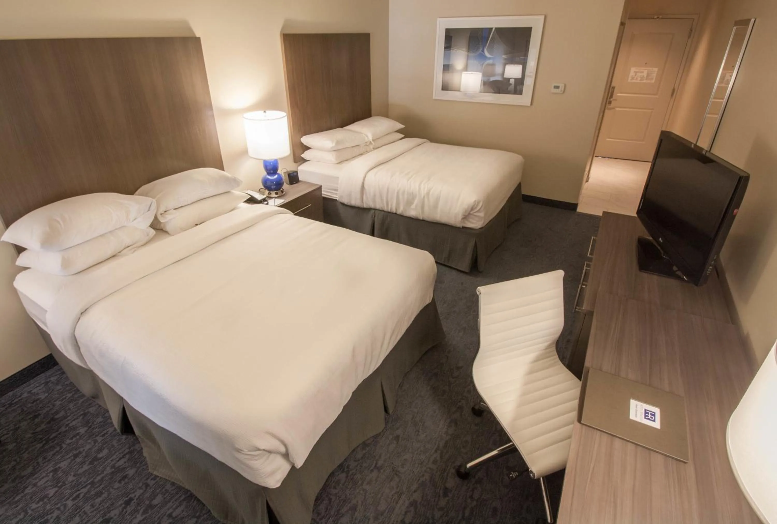 Bed in Hotel Renovo Des Moines Urbandale,Tapestry Collection Hilton