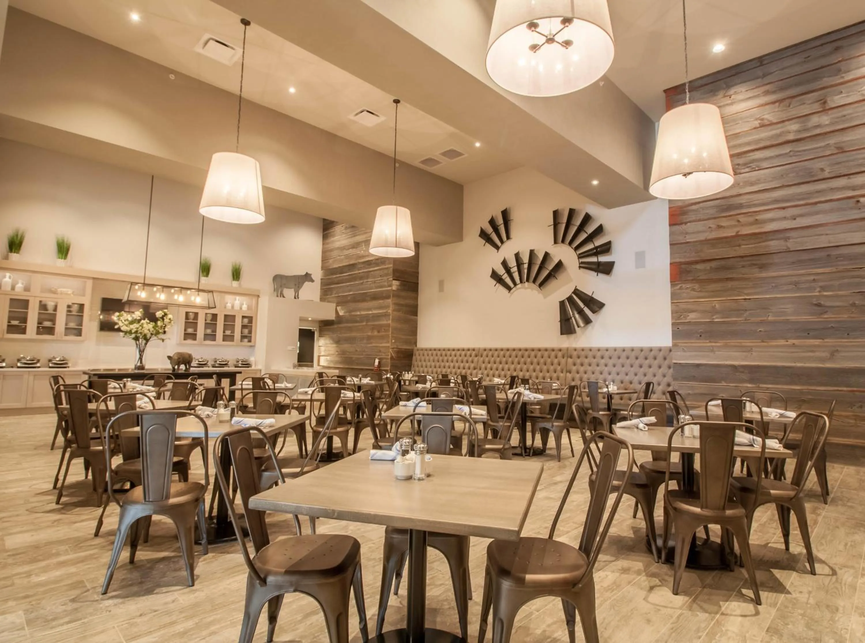 Restaurant/places to eat in Hotel Renovo Des Moines Urbandale,Tapestry Collection Hilton