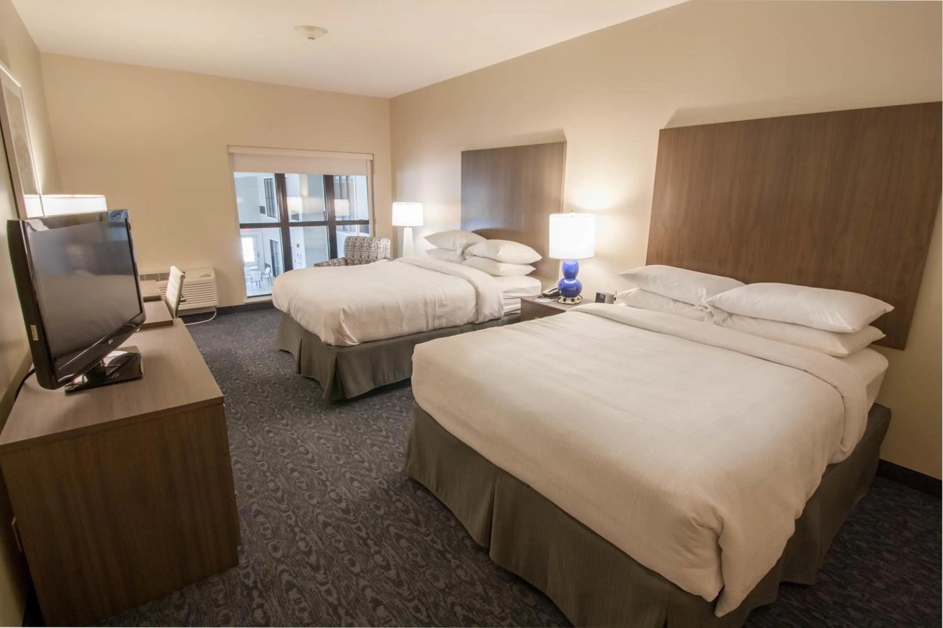 Bed in Hotel Renovo Des Moines Urbandale,Tapestry Collection Hilton