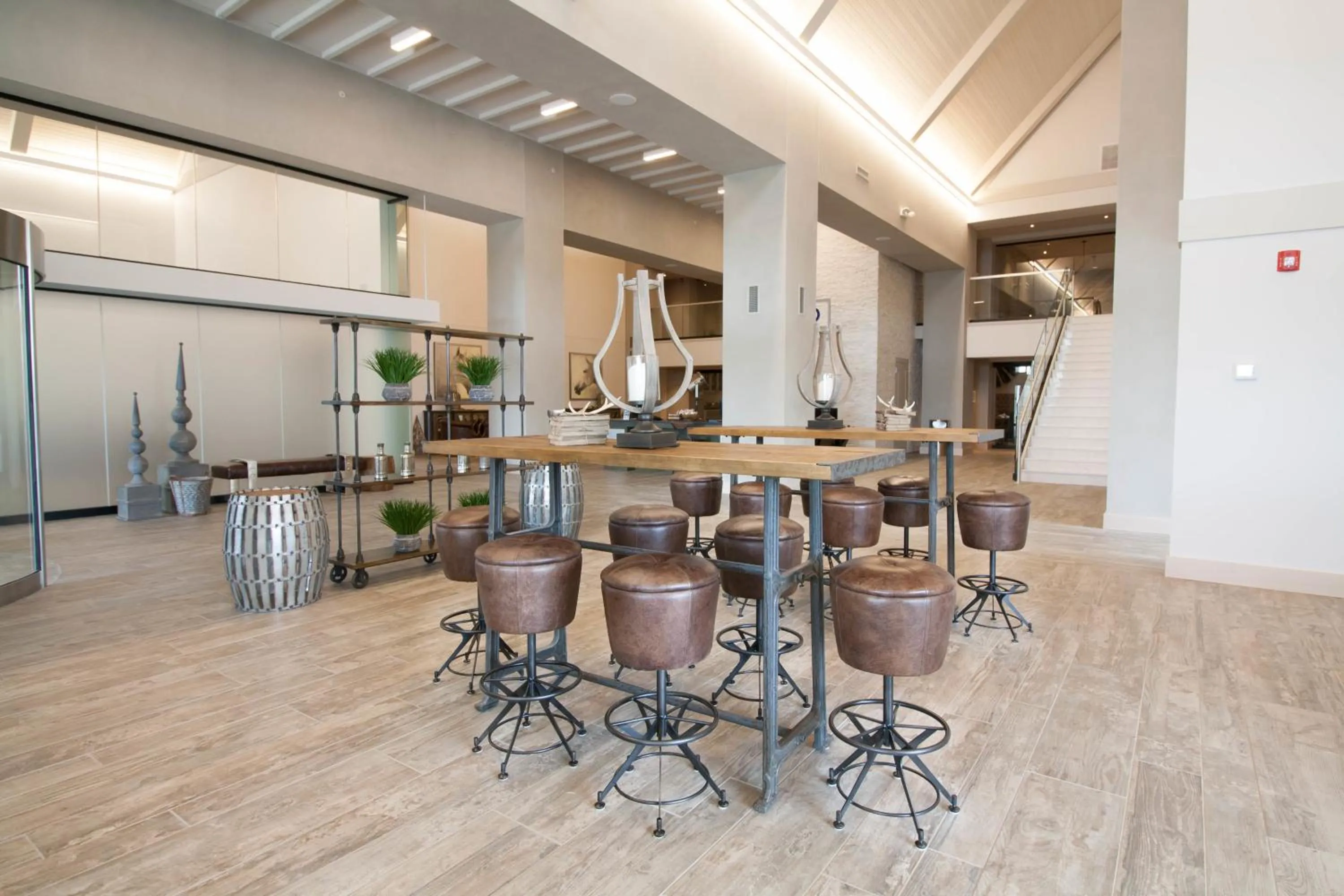 Lounge or bar in Hotel Renovo Des Moines Urbandale,Tapestry Collection Hilton