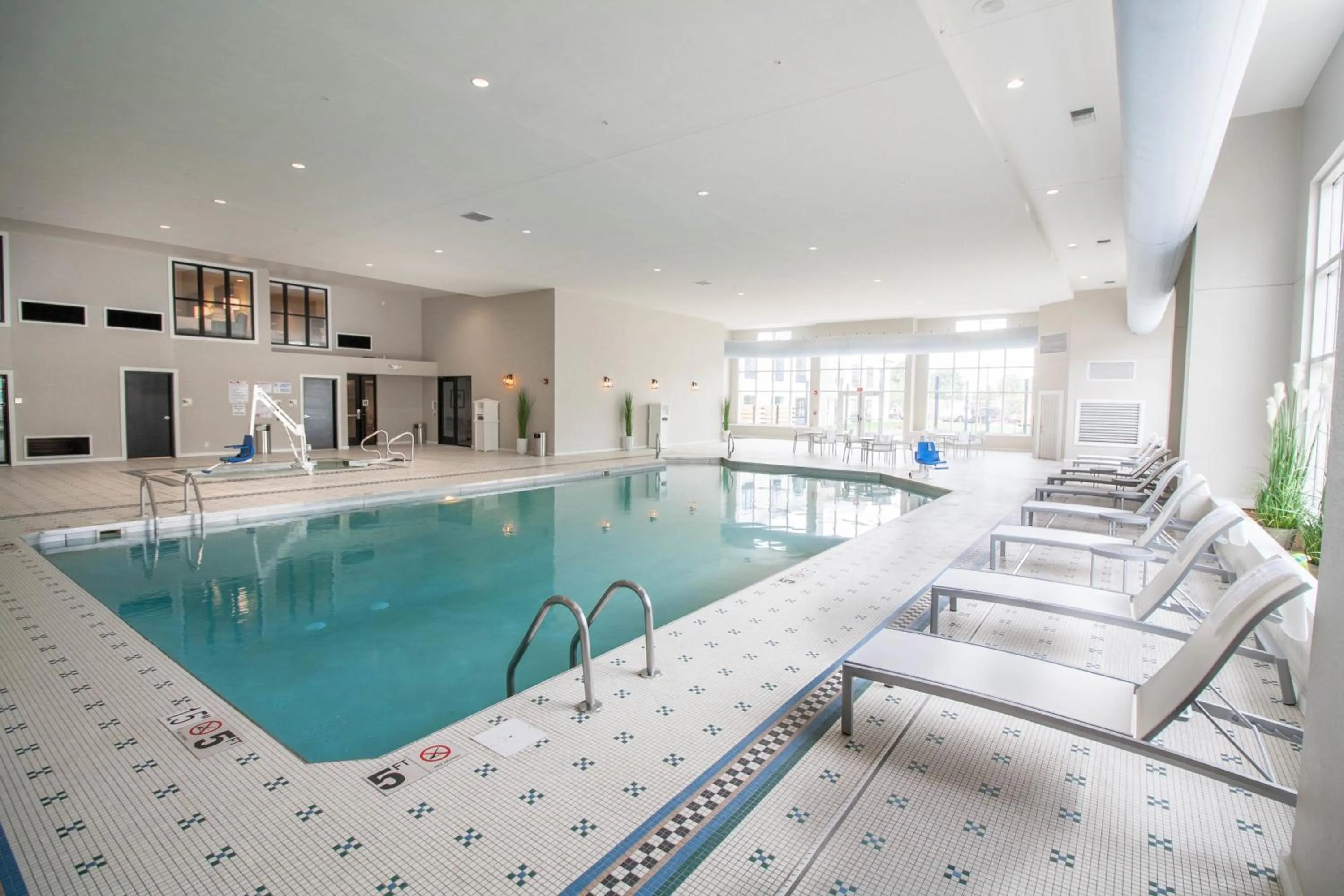 Swimming pool in Hotel Renovo Des Moines Urbandale,Tapestry Collection Hilton