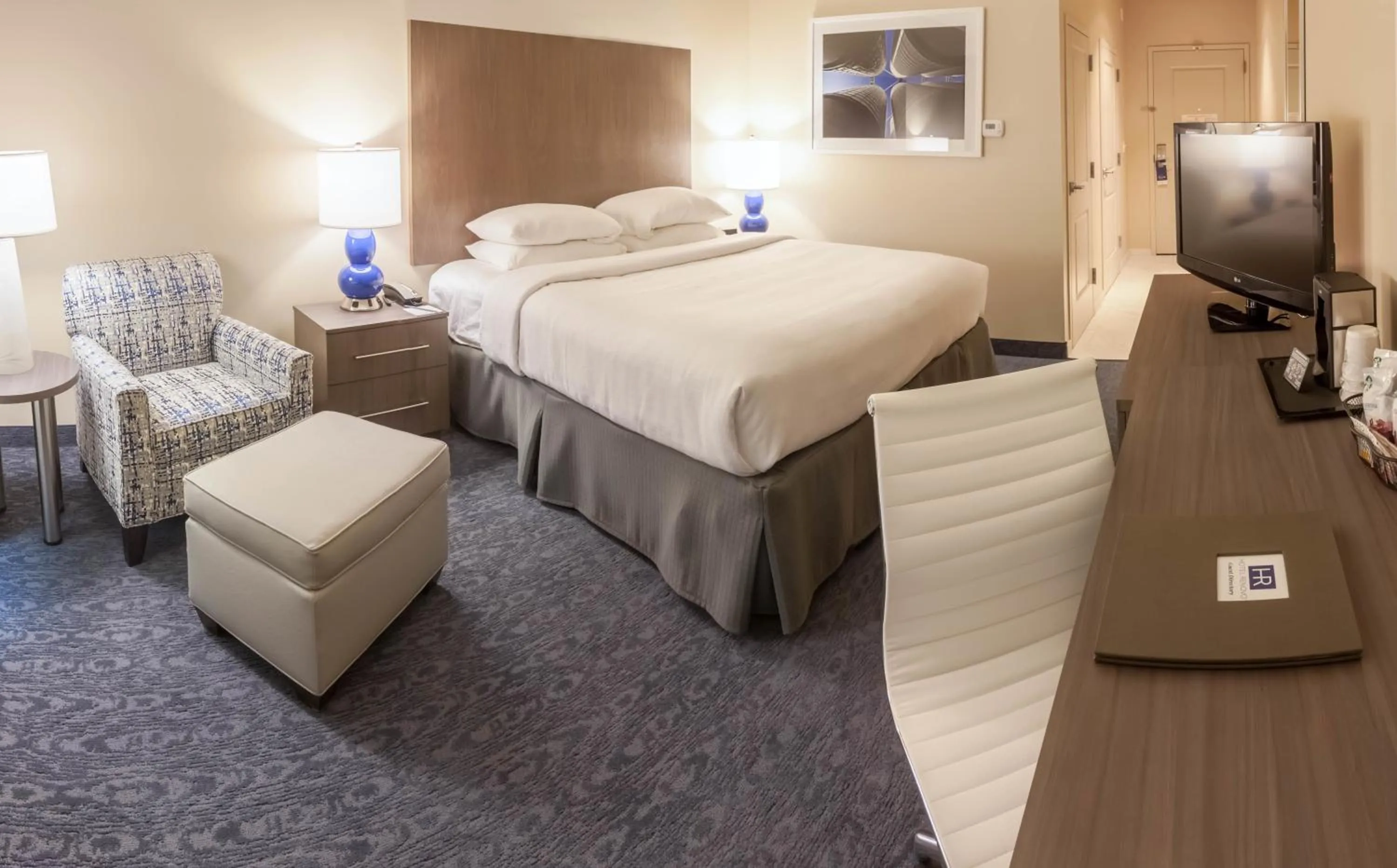 Bed in Hotel Renovo Des Moines Urbandale,Tapestry Collection Hilton