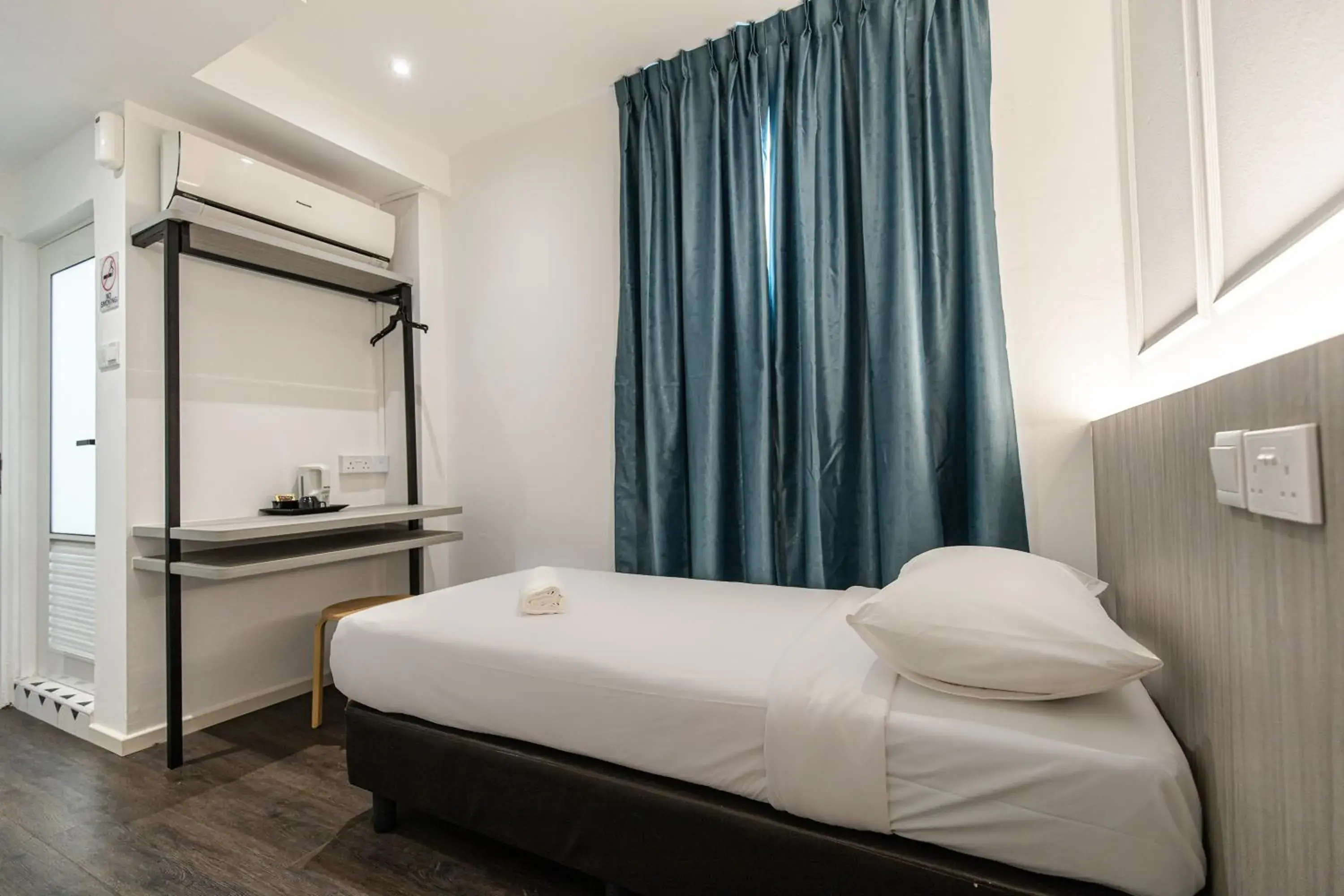 Superior Single Room in Philip Hotel at Little India Superior Single Room in Philip Hotel at Little India