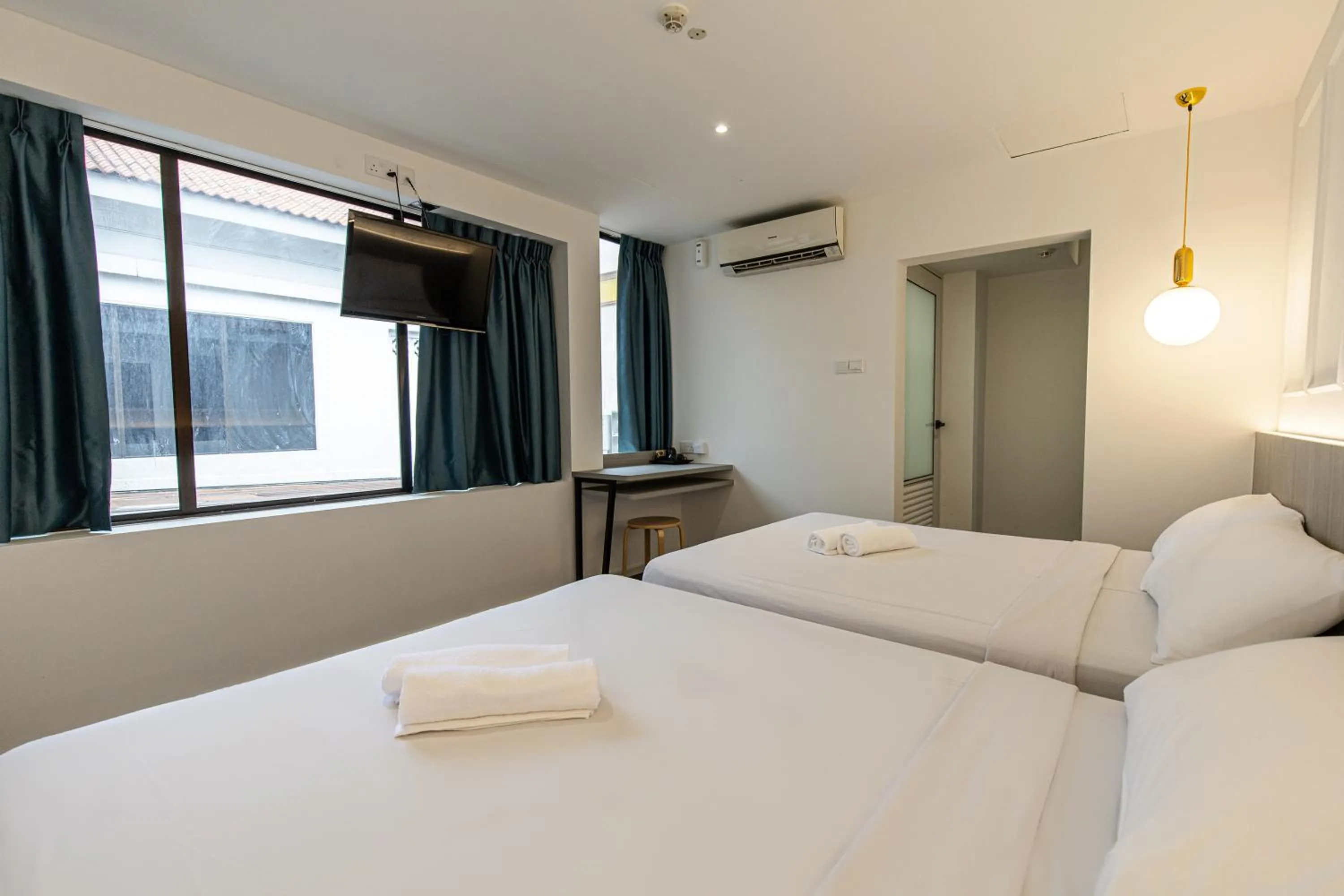 Bed in Philip Hotel at Little India