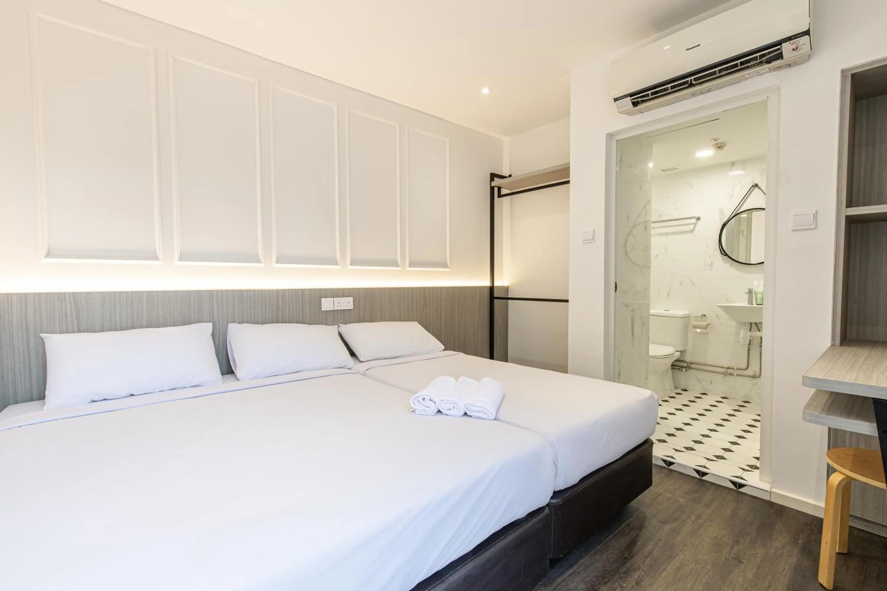 Bed in Philip Hotel at Little India