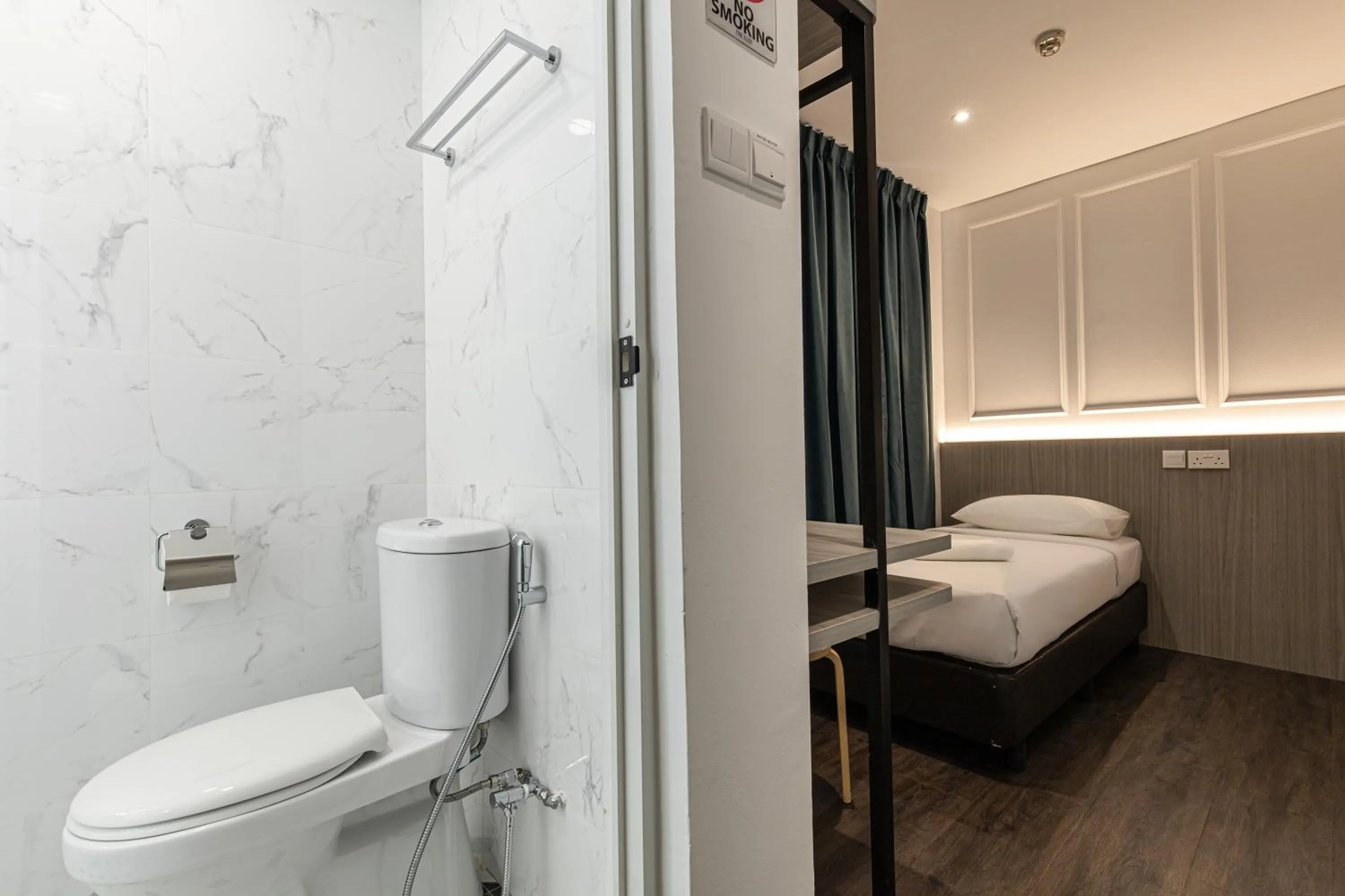 Shower, Bed in Philip Hotel at Little India