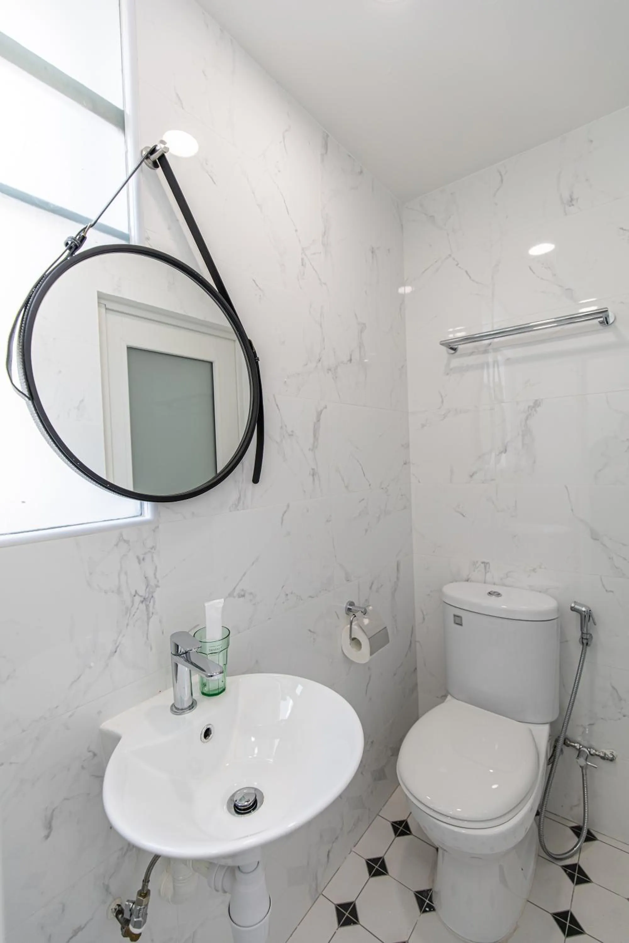 Shower in Philip Hotel at Little India