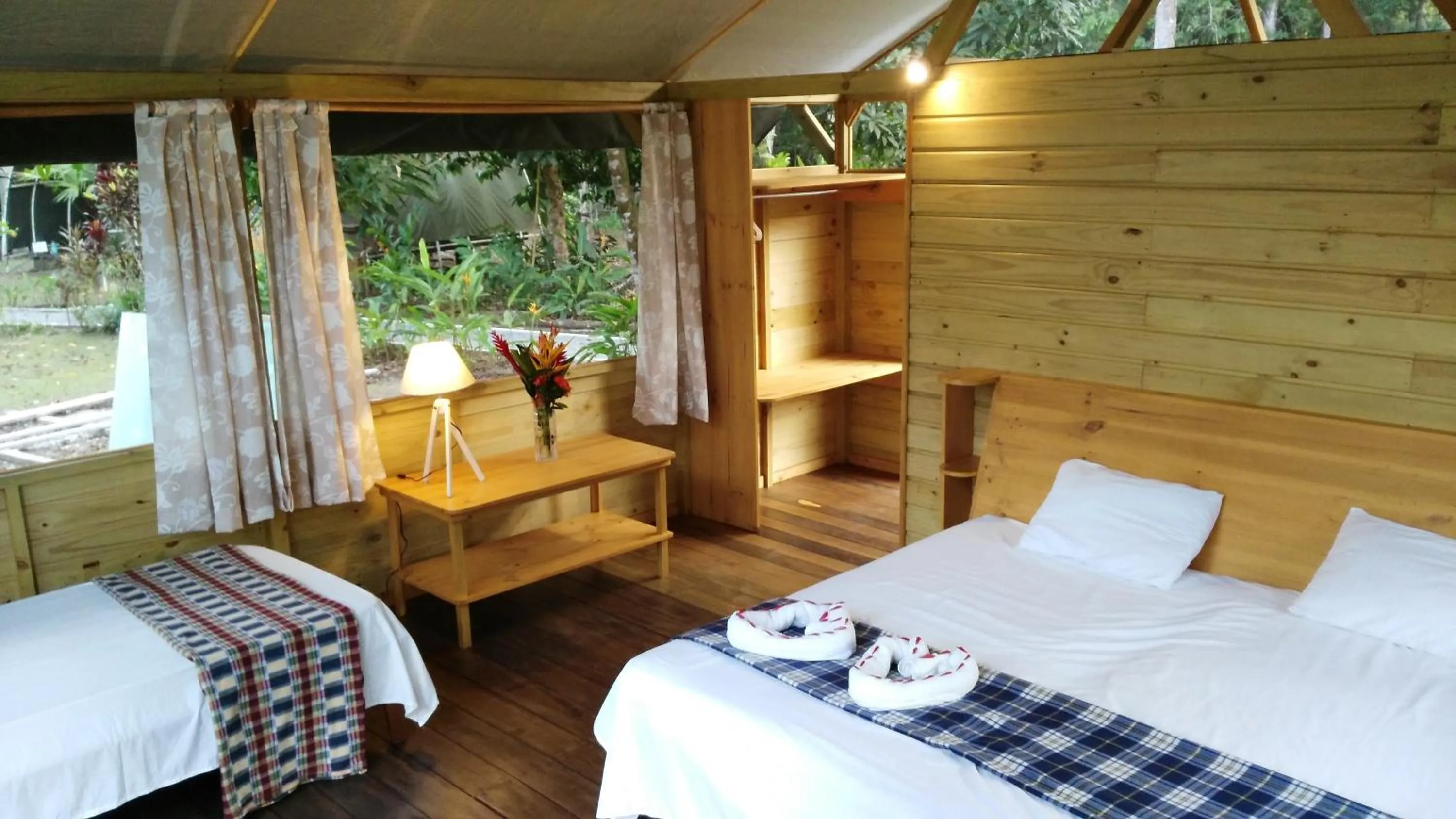 Bedroom in Lirio Lodge