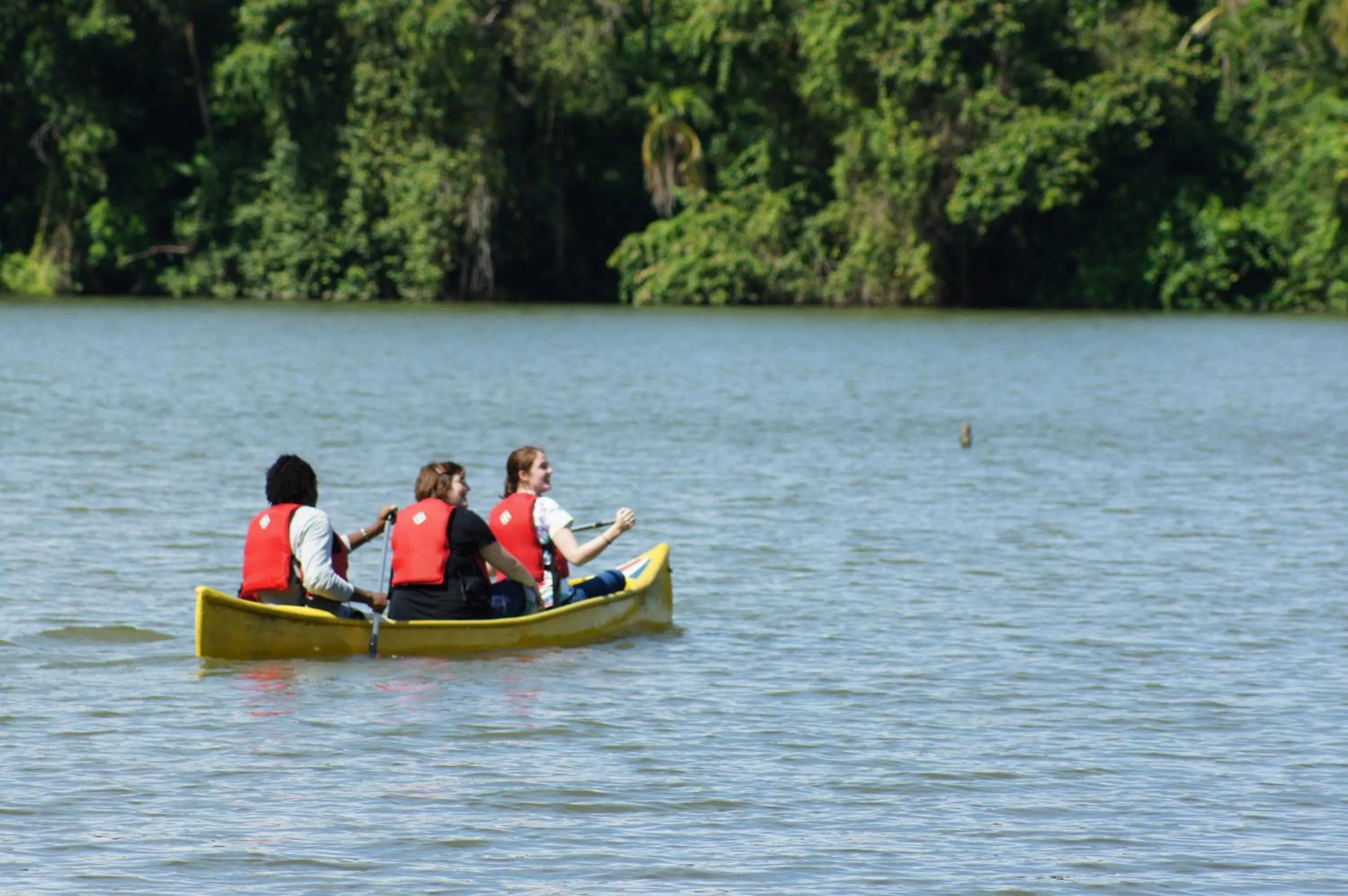 Canoeing in Lirio Lodge