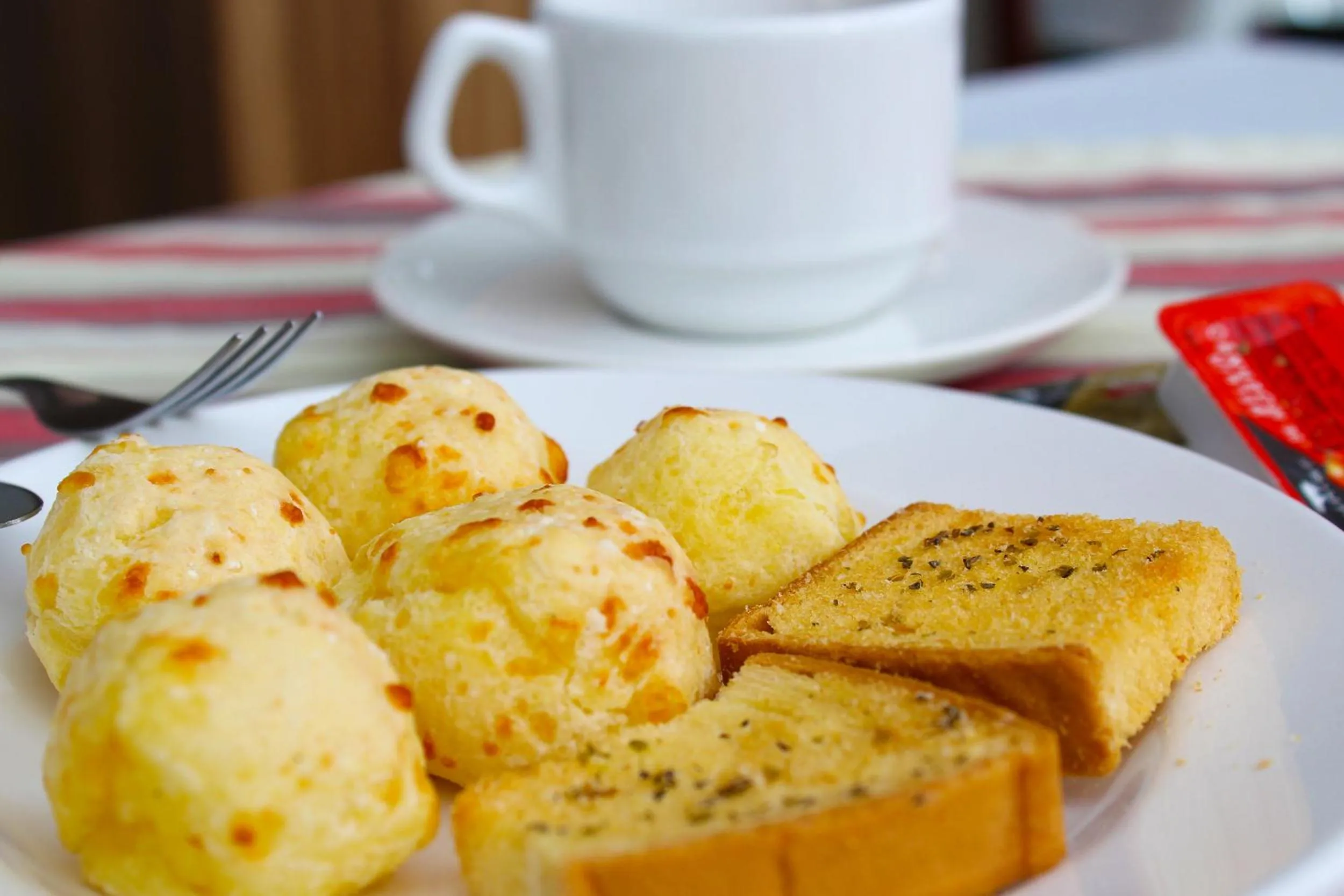 Continental breakfast in Tri Hotel Smart Chapecó