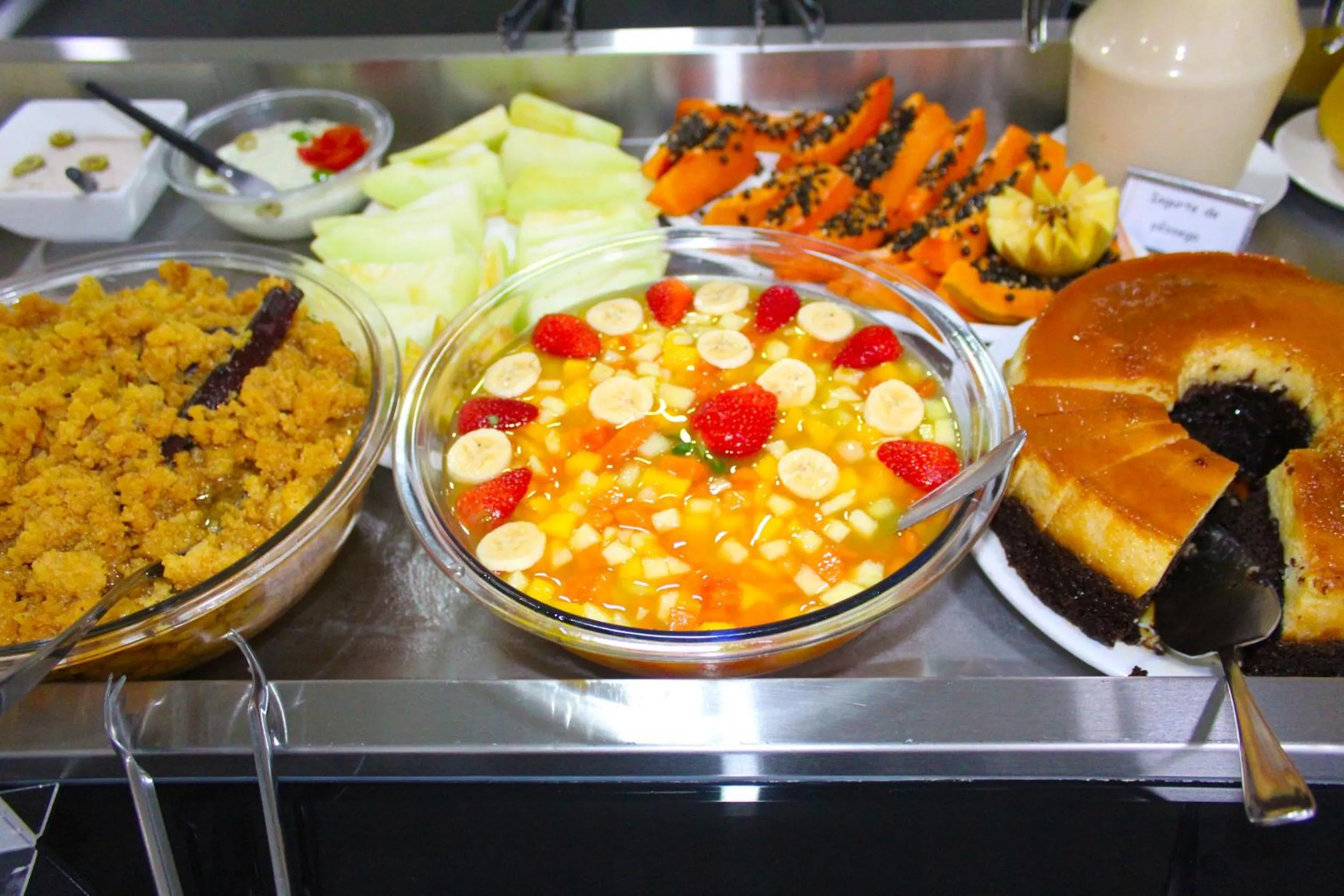 Continental breakfast in Tri Hotel Smart Chapecó