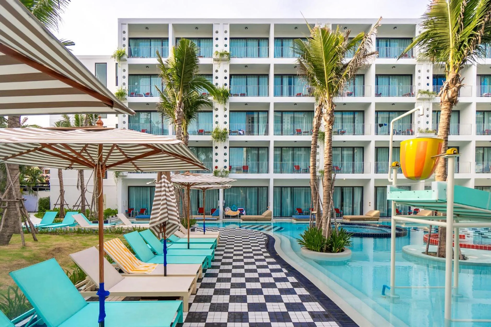 Evening entertainment in Sugar Marina Hotel -POP- Kata Beach