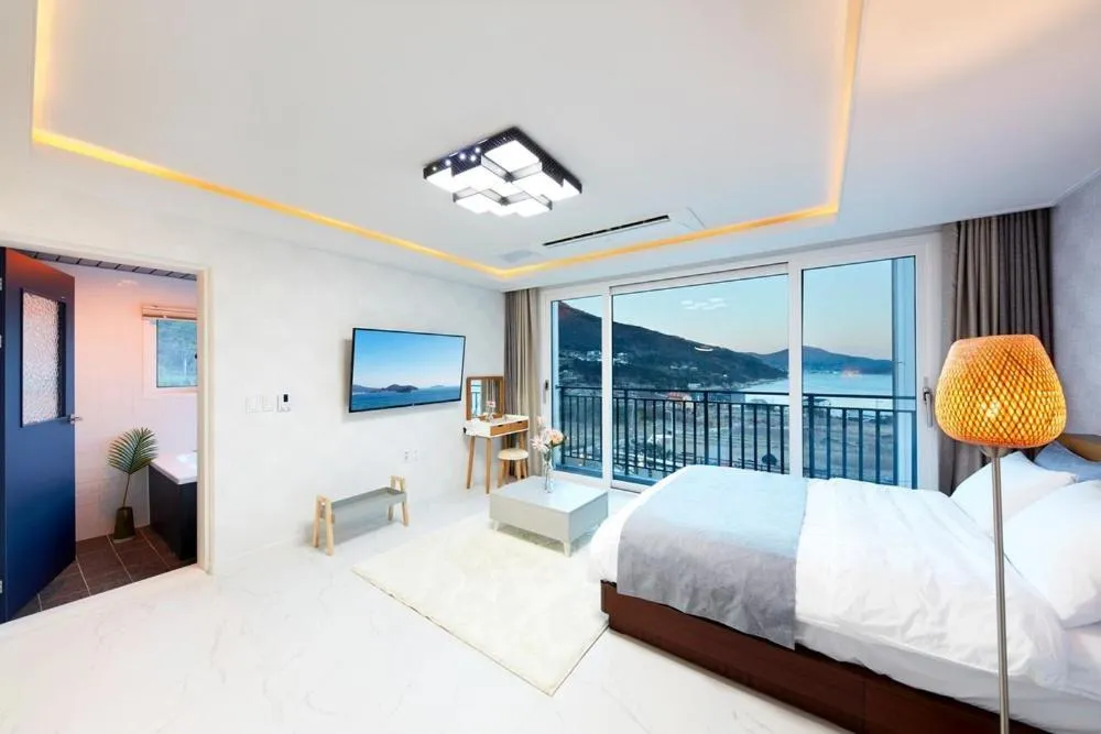 Bed in Geoje Harakeke Pension