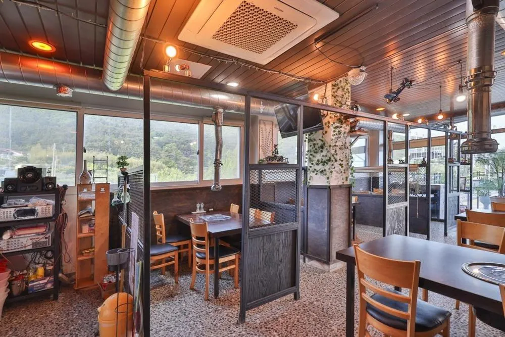 Geoje Harakeke Pension