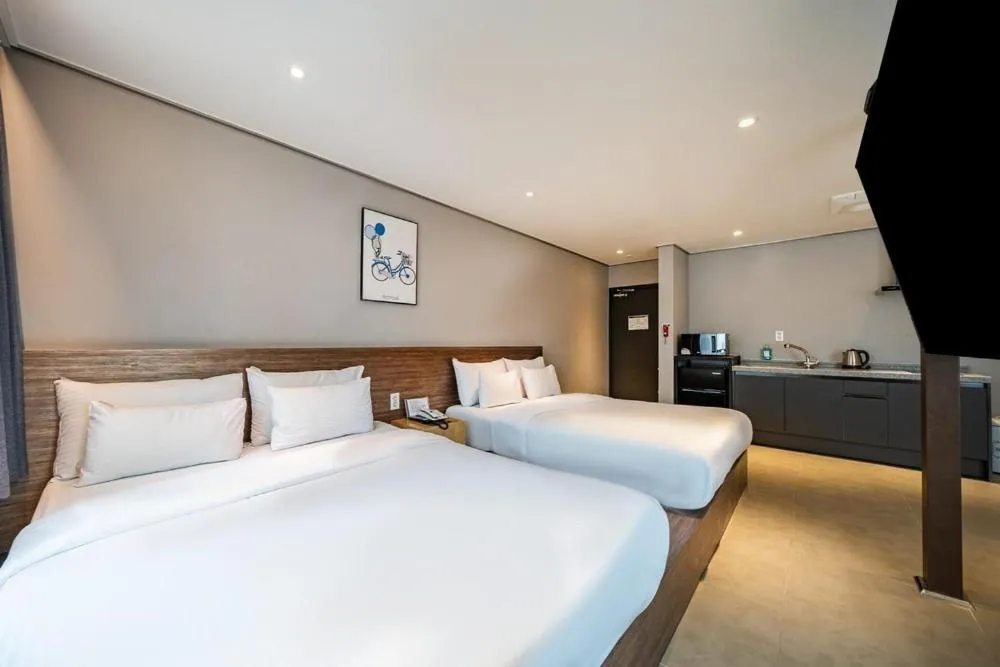 Bedroom, Bed in Andong Case Hotel