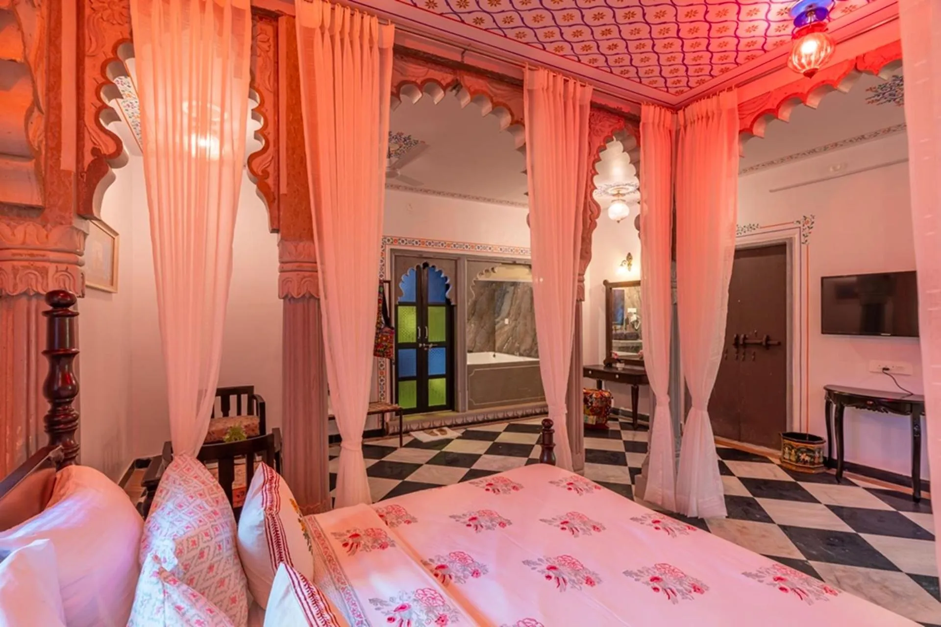 Photo of the whole room, Bed in Indulge Udaipur by Pack