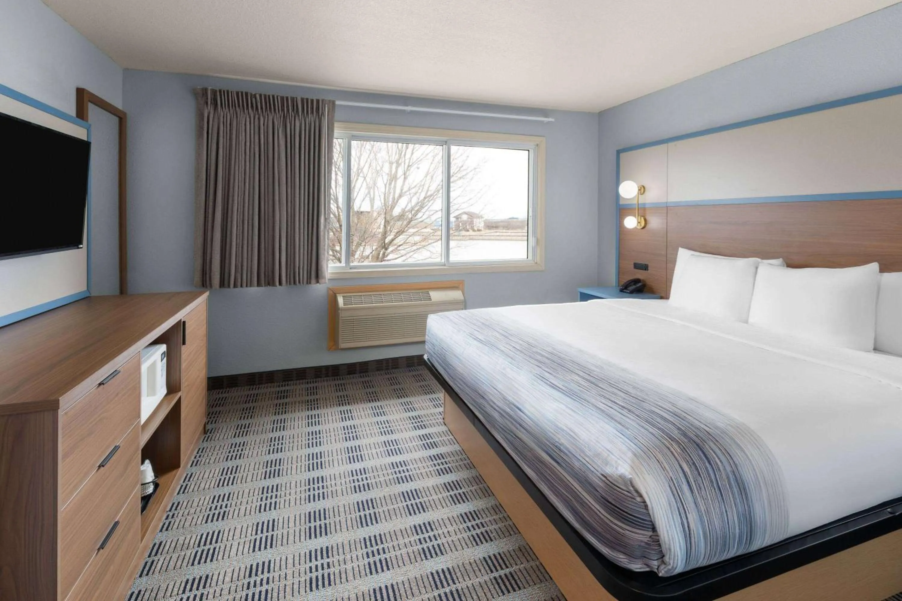 Photo of the whole room, Bed in AmericInn by Wyndham Oscoda Near AuSable River