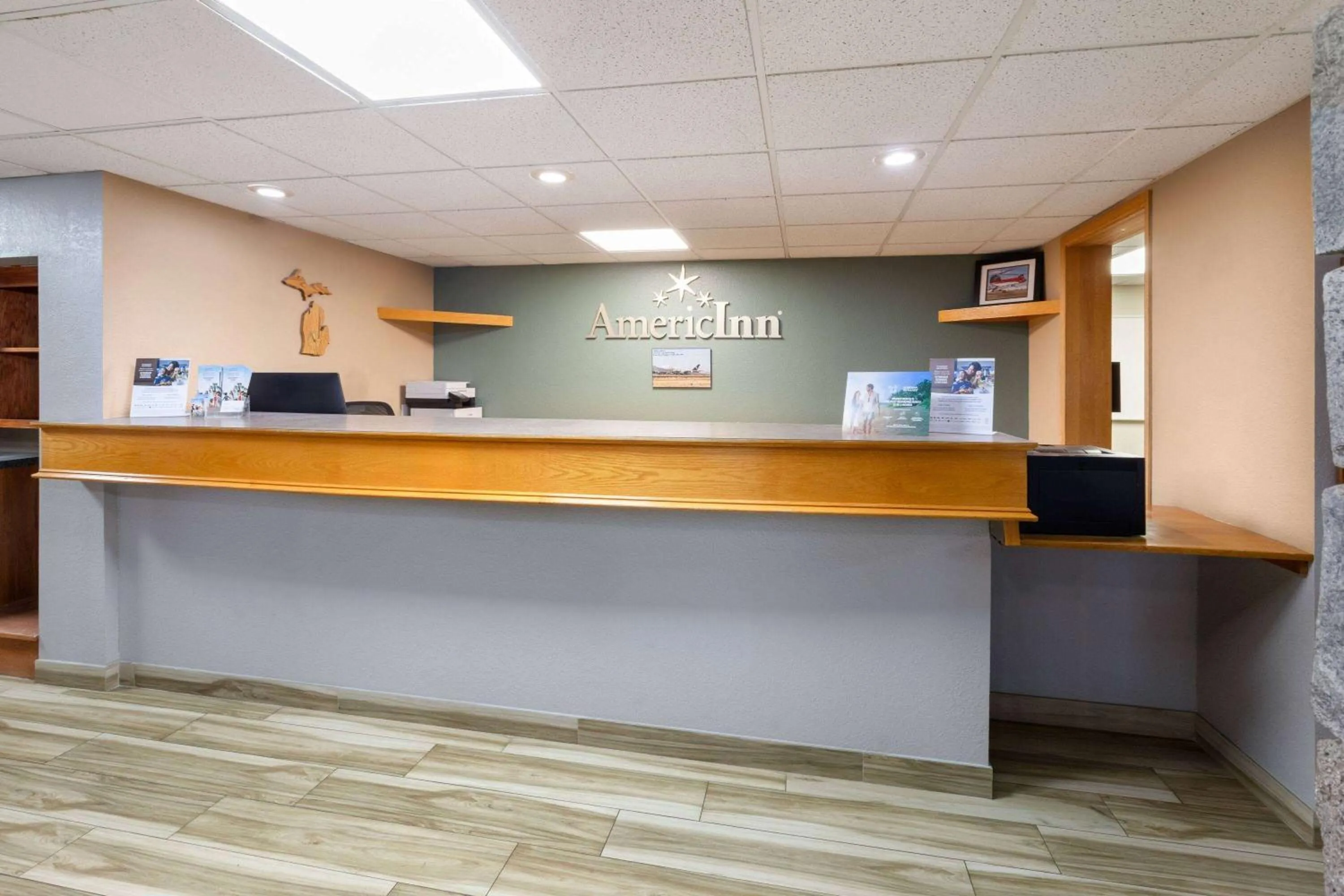 Lobby or reception in AmericInn by Wyndham Oscoda Near AuSable River