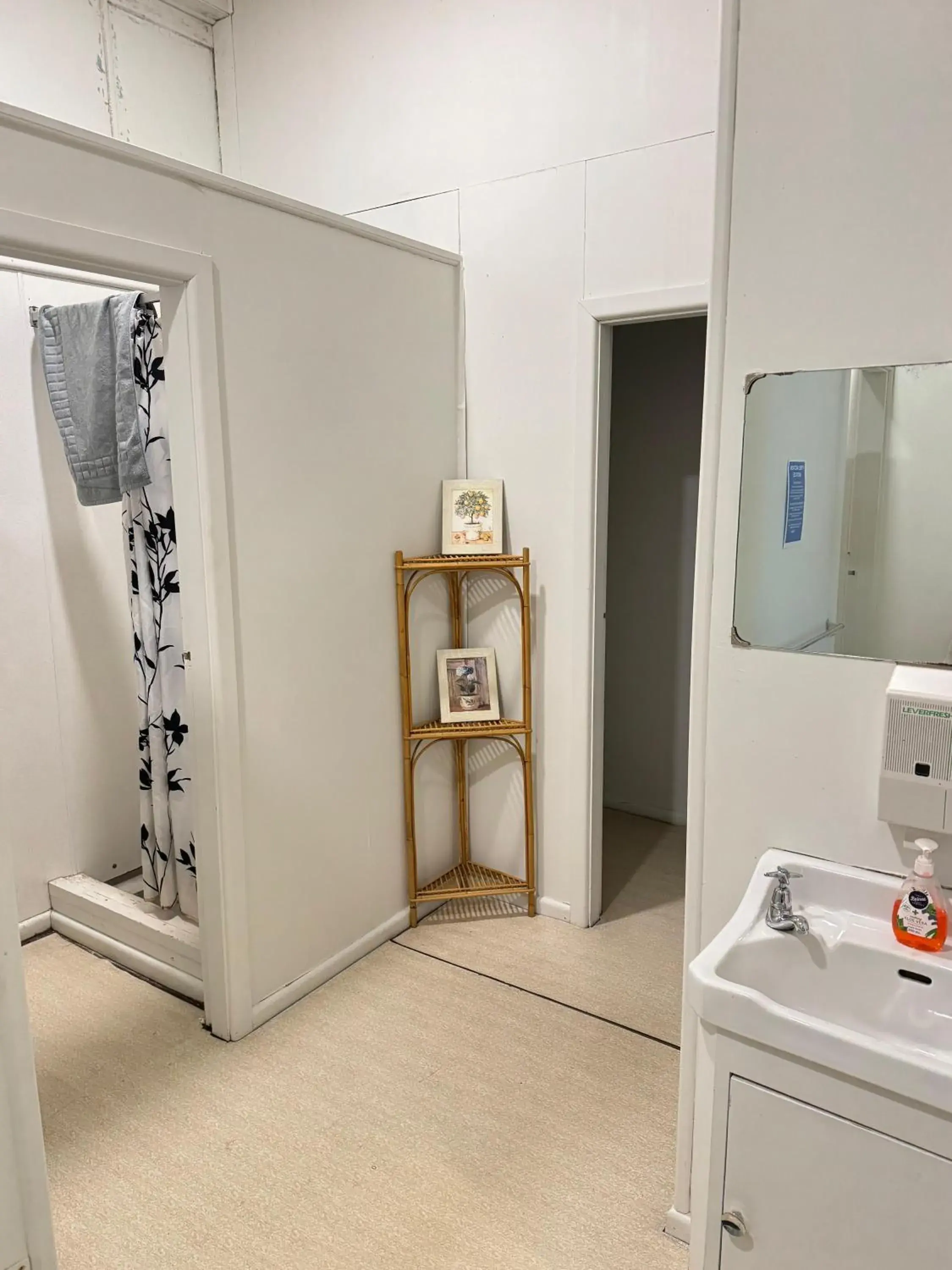 Economy Twin Room in Gladstone Hotel Economy Twin Room in Gladstone Hotel