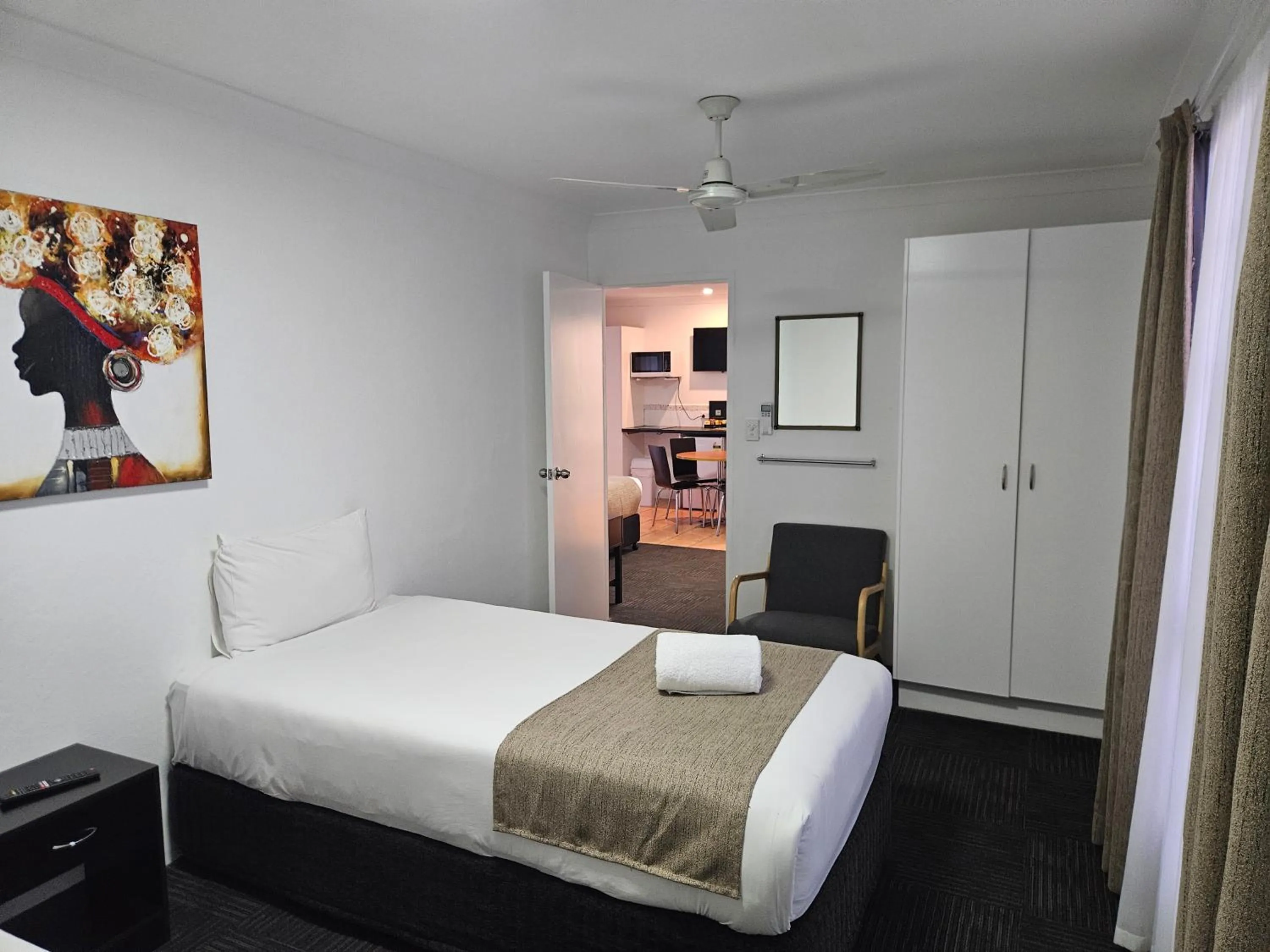 Bed in Cleveland Motor Inn