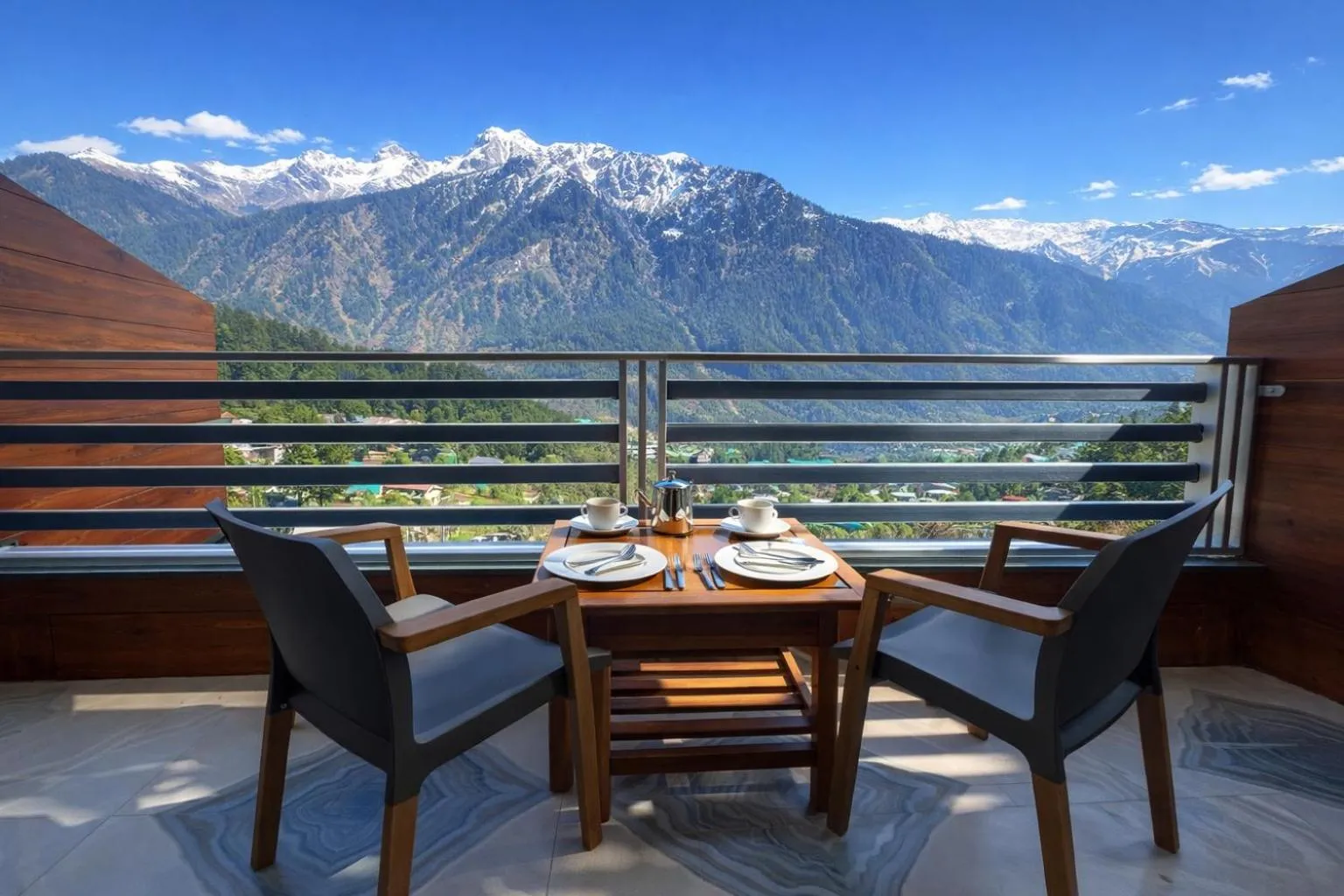 LN Grand Premium & Luxury Suites, Manali