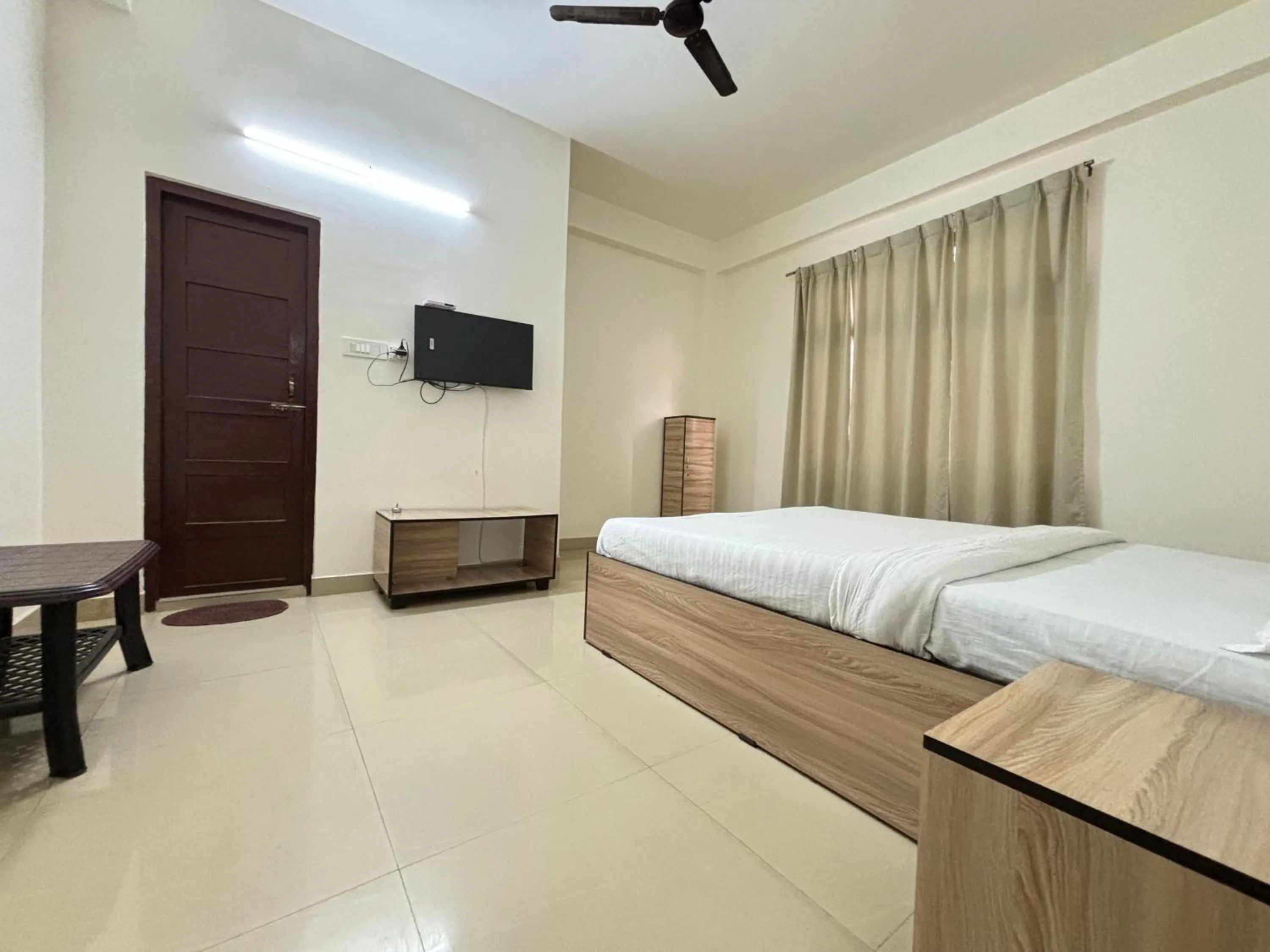 Bedroom, Bed in Autumn Inn