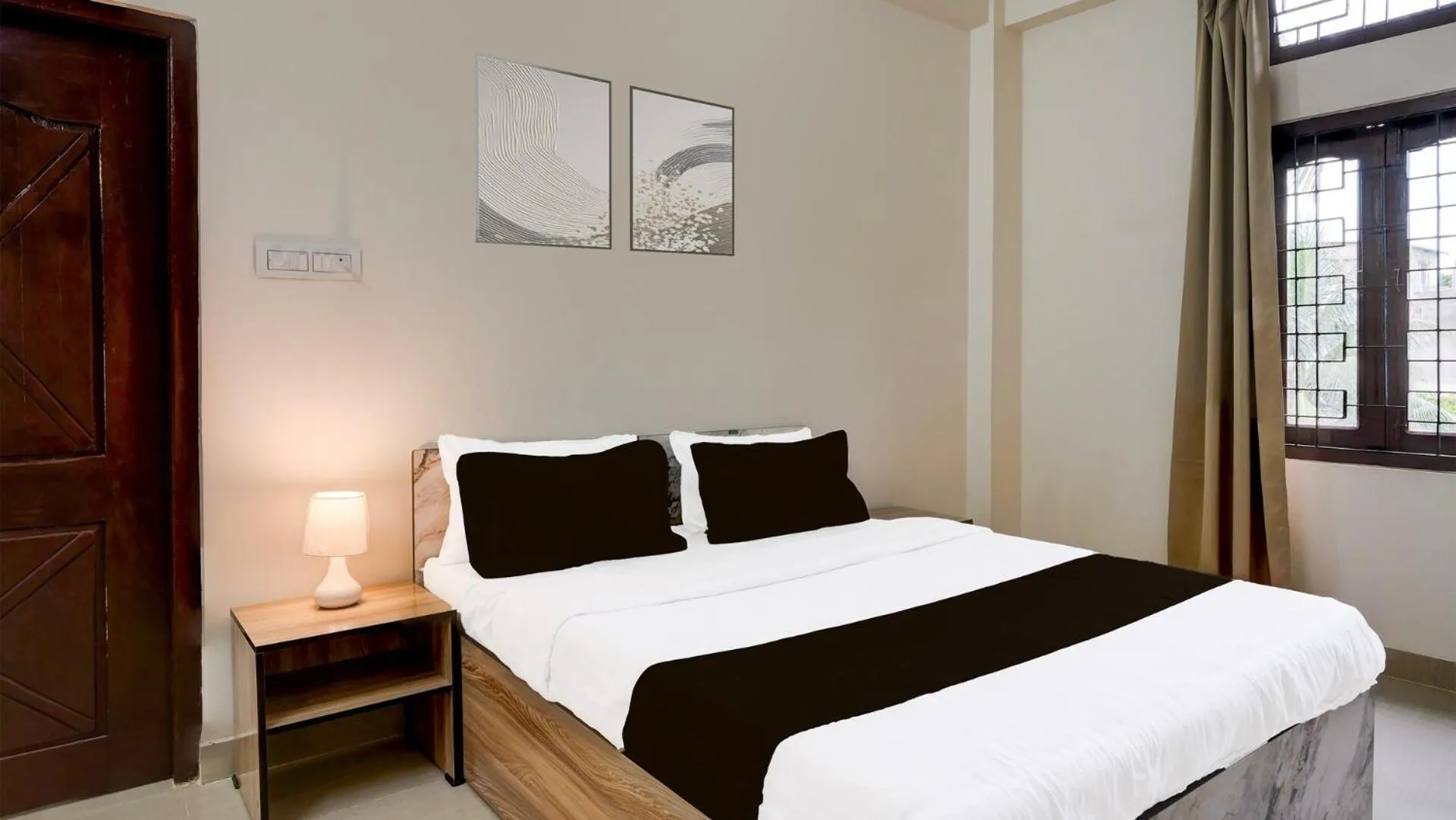 Bed in Autumn Inn