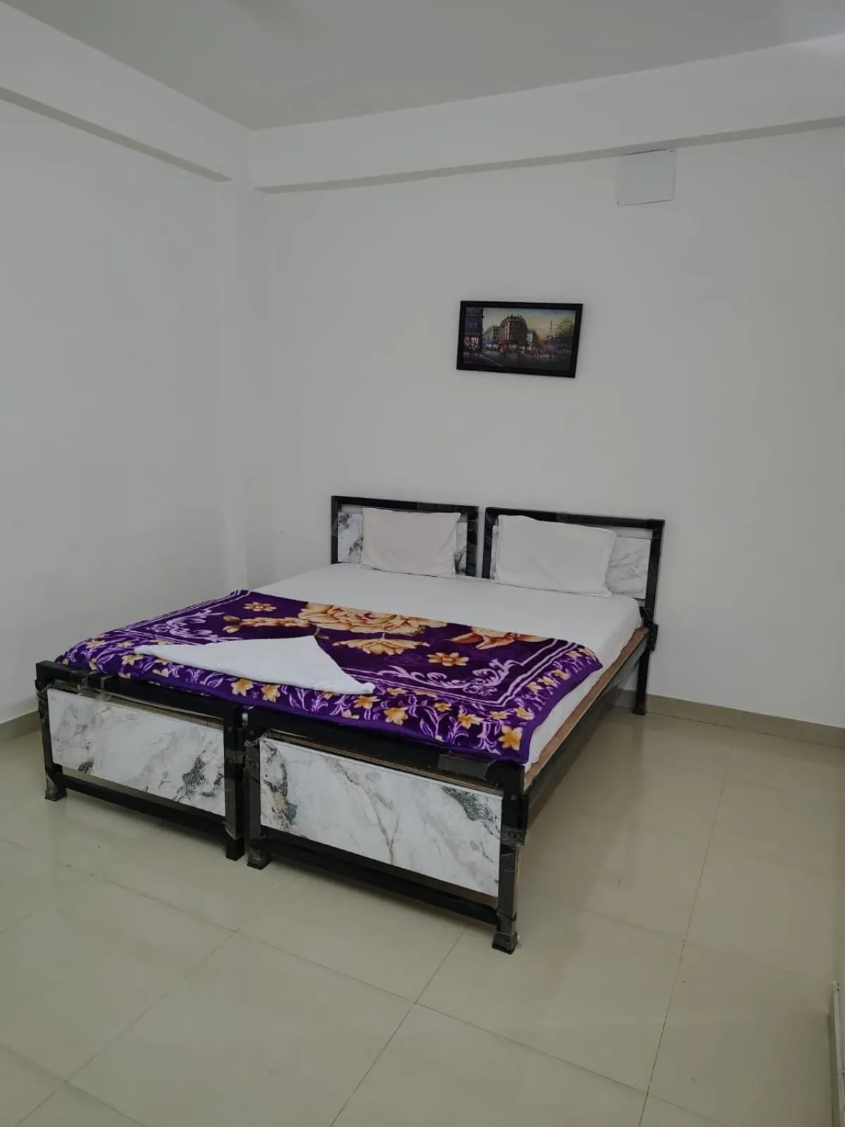 Bedroom, Bed in Autumn Inn