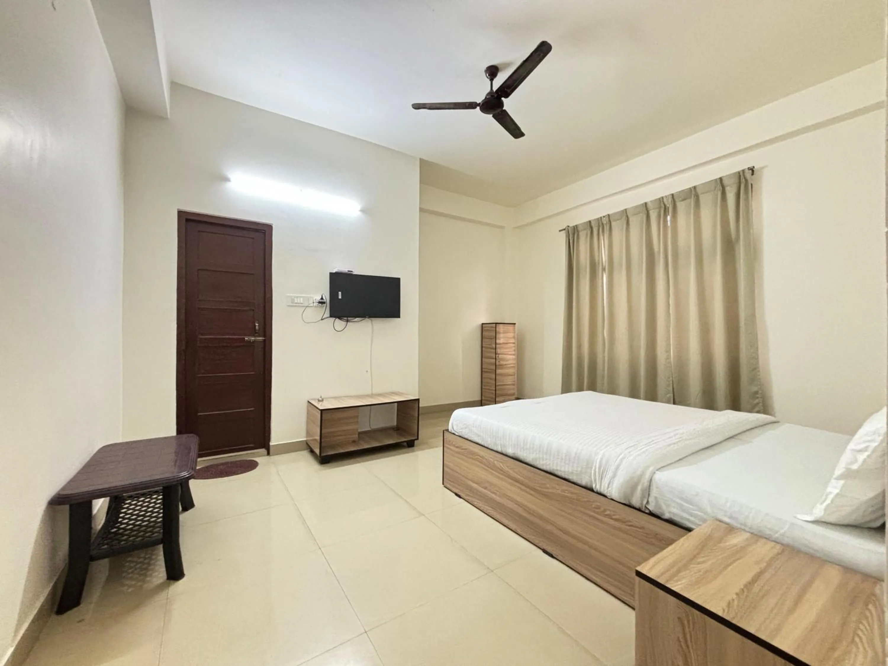 Bedroom, Bed in Autumn Inn