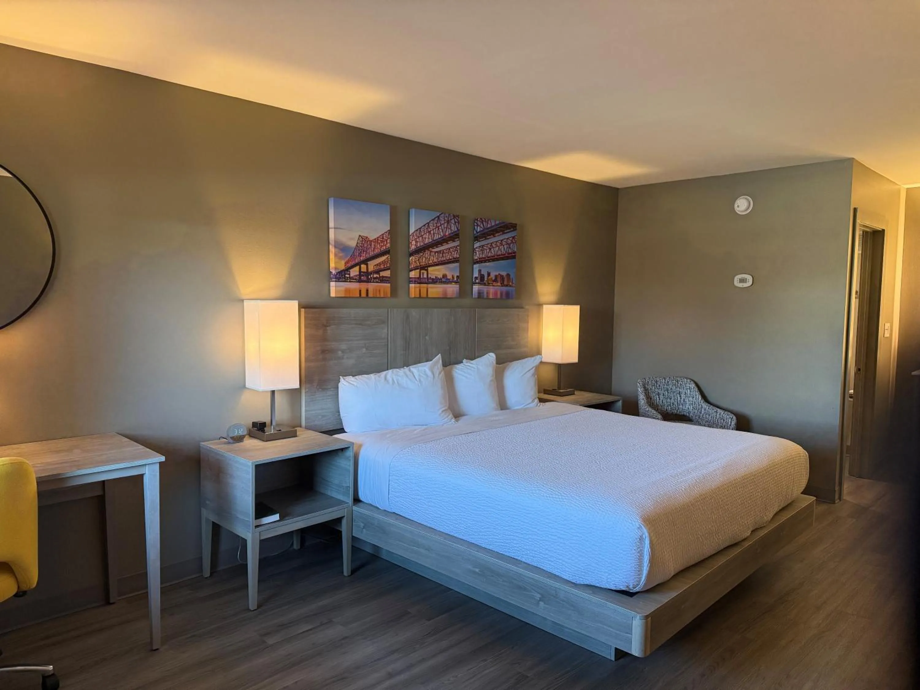 Bedroom, Bed in Days Inn by Wyndham Kenner/New Orleans Airport South