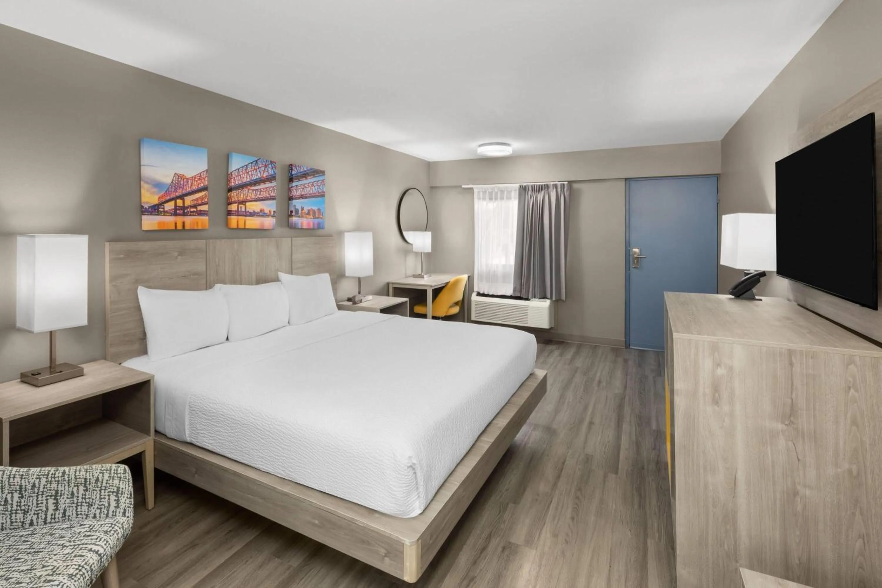 Photo of the whole room, Bed in Days Inn by Wyndham Kenner/New Orleans Airport South