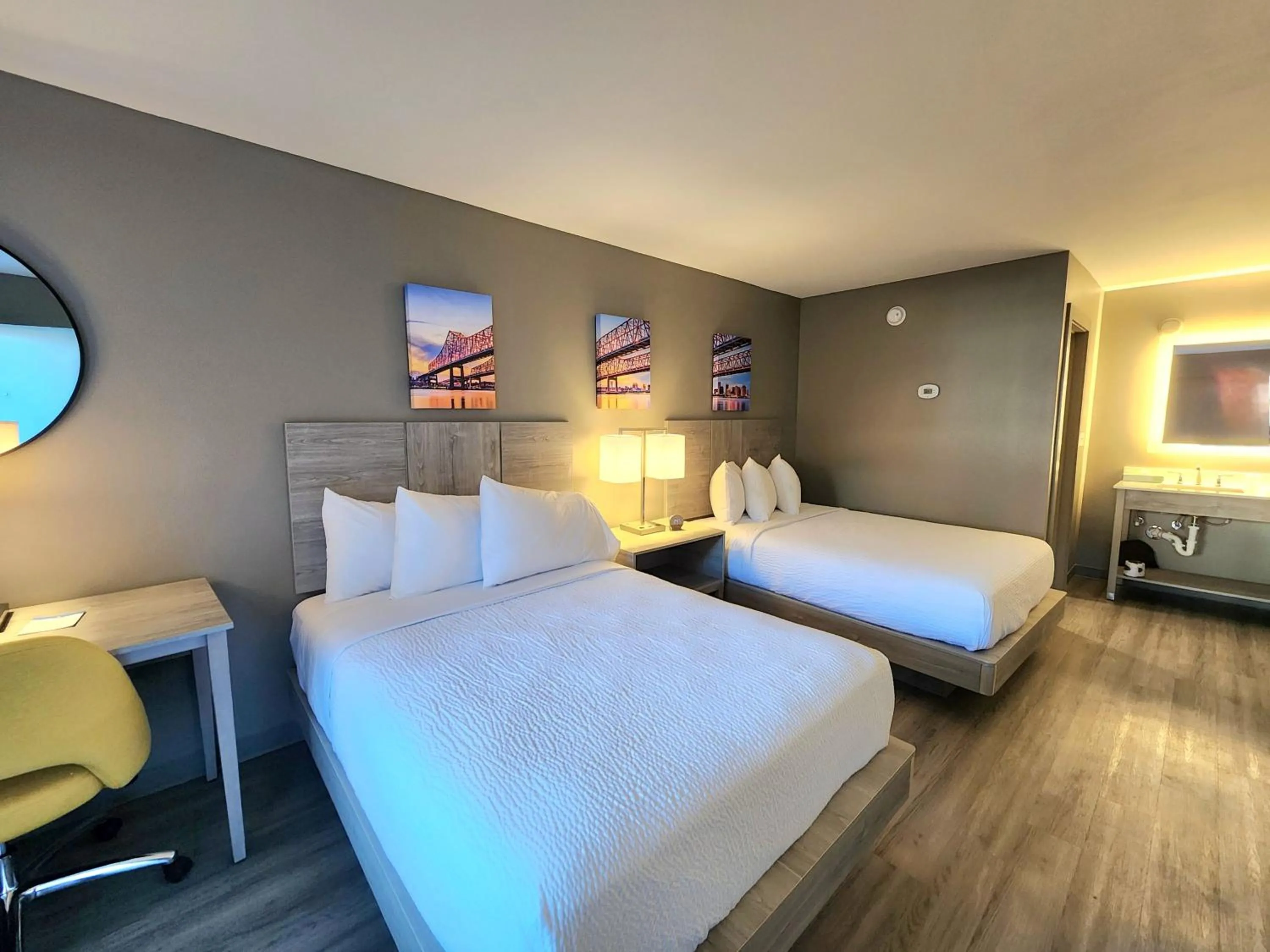 Bedroom, Bed in Days Inn by Wyndham Kenner/New Orleans Airport South