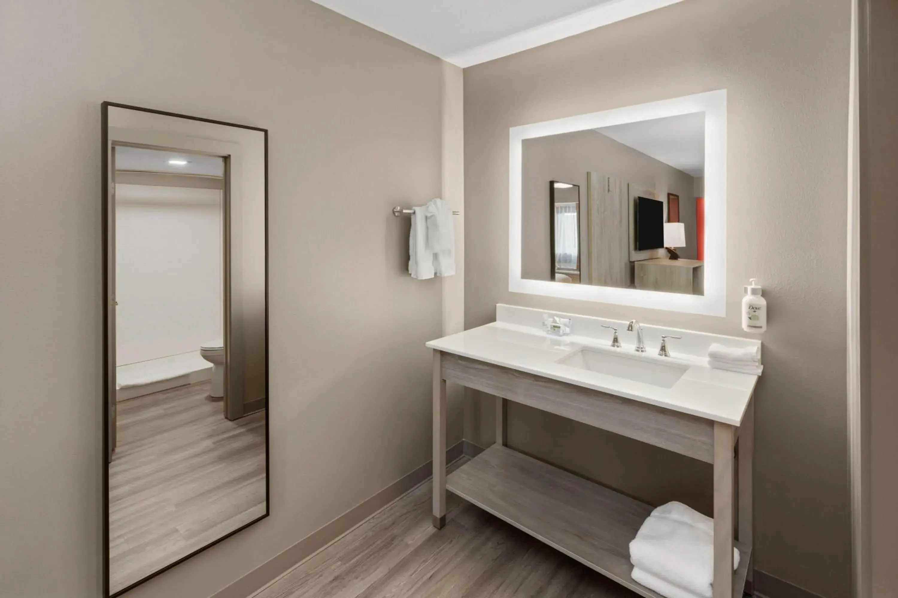 Double Room with Two Double Beds - Smoking in Days Inn by Wyndham Kenner/New Orleans Airport South Double Room with Two Double Beds - Smoking in Days Inn by Wyndham Kenner/New Orleans Airport South