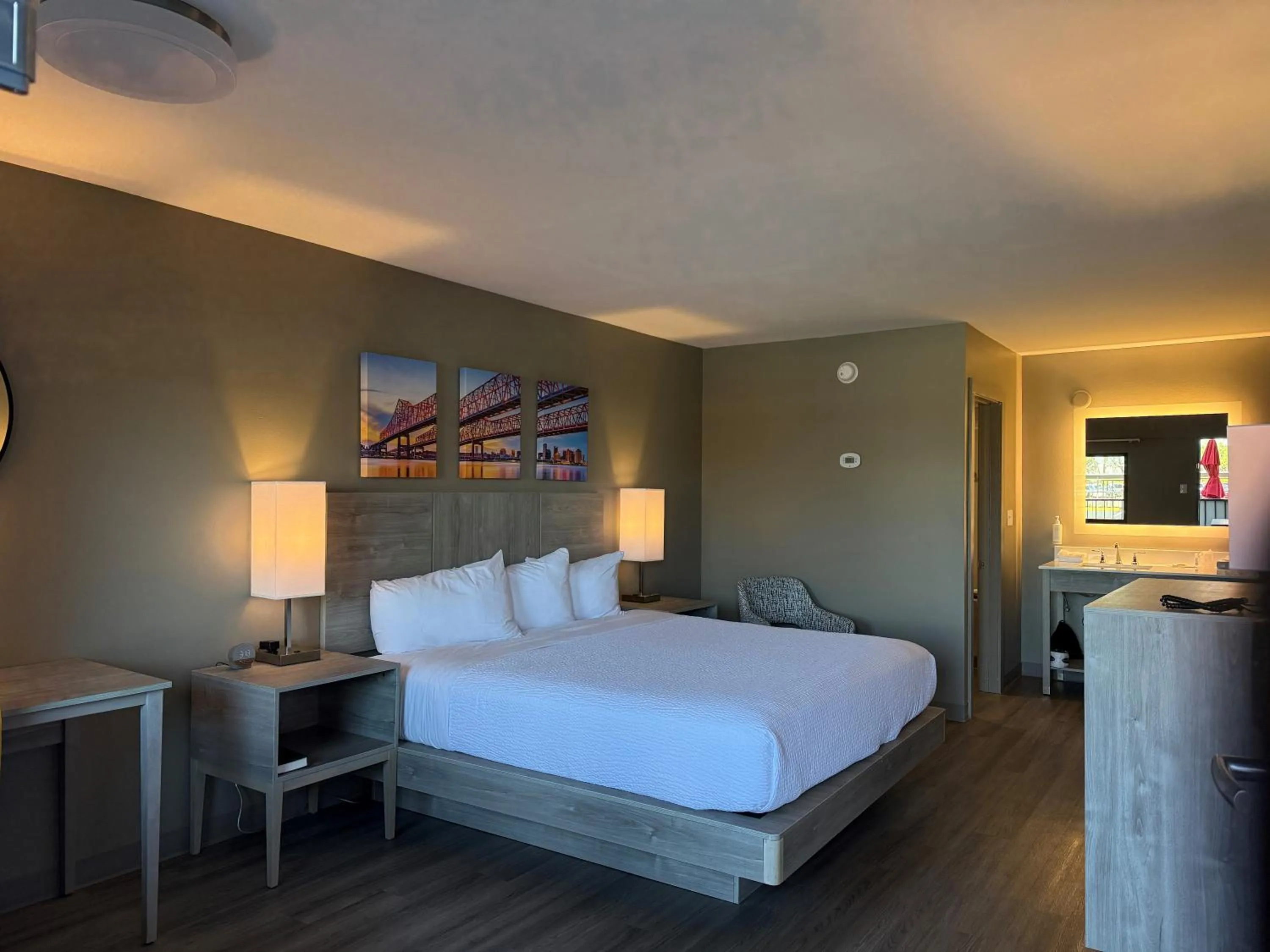 Bedroom, Bed in Days Inn by Wyndham Kenner/New Orleans Airport South