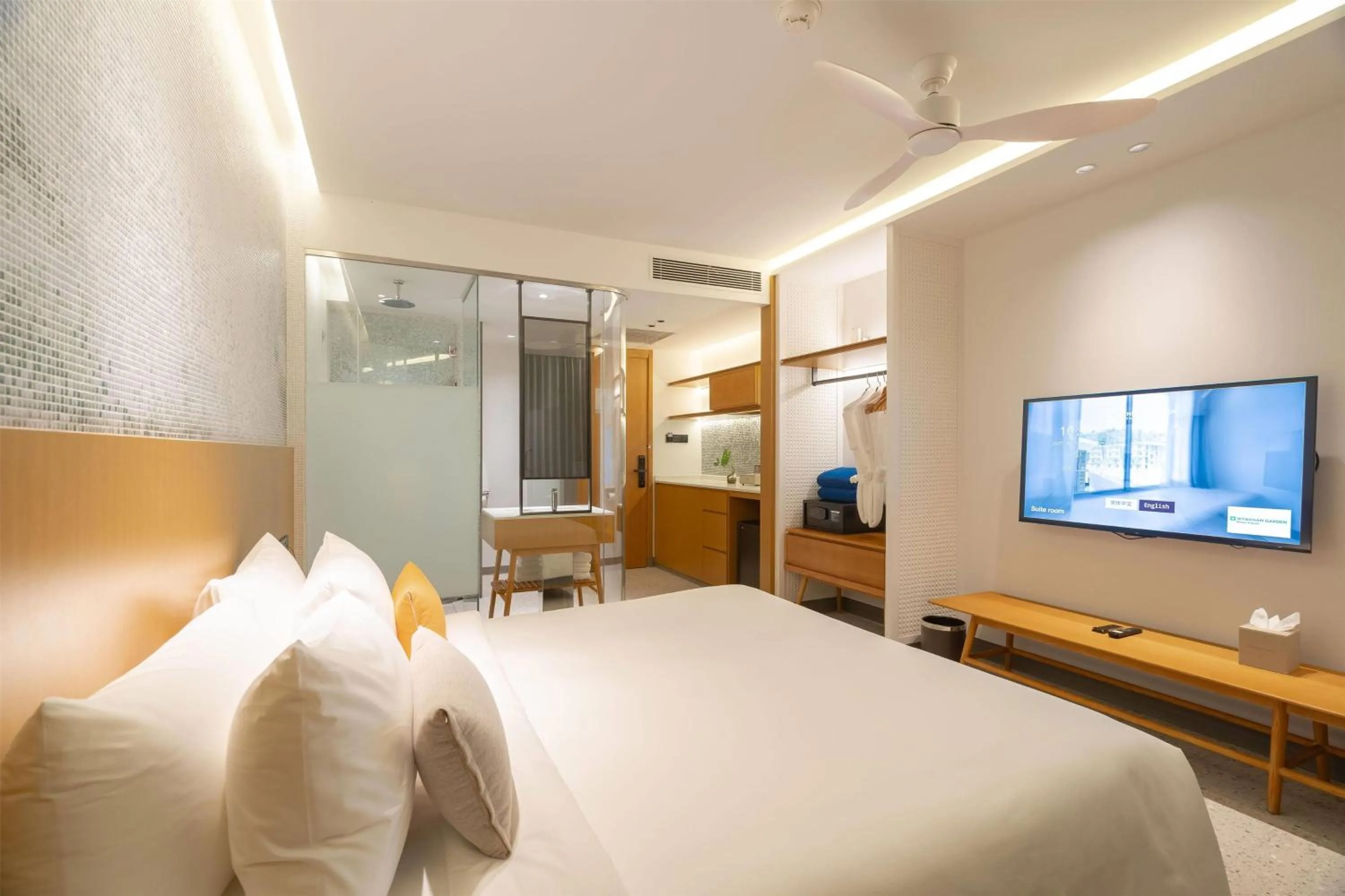 Photo of the whole room, Bed in Wyndham Garden Phuket Kamala