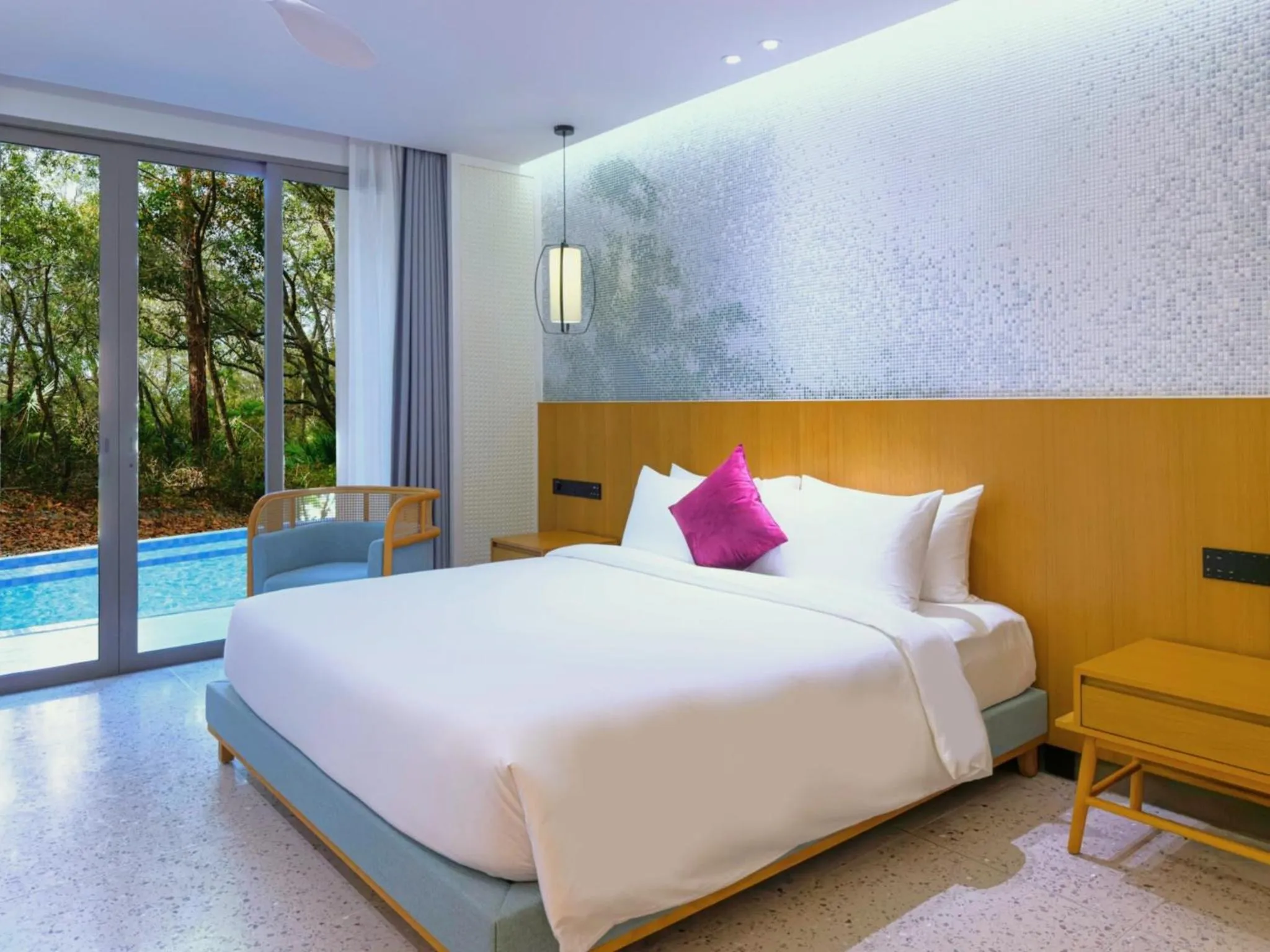 Swimming pool, Bed in Wyndham Garden Phuket Kamala